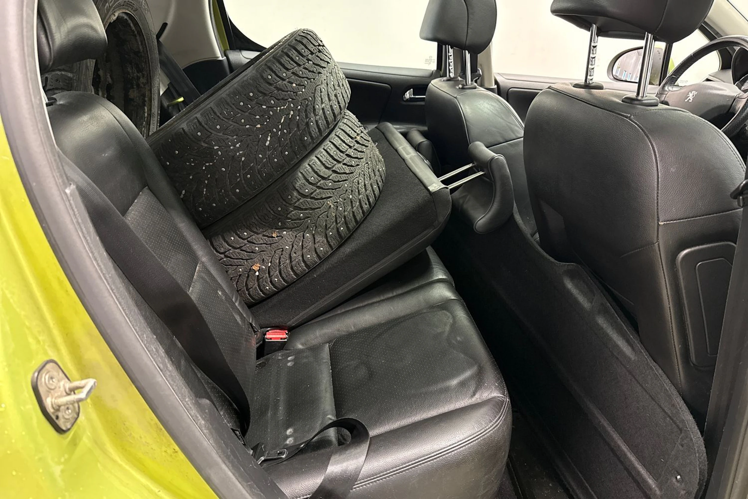 keltainen Peugeot 207 2008 kuva 15.