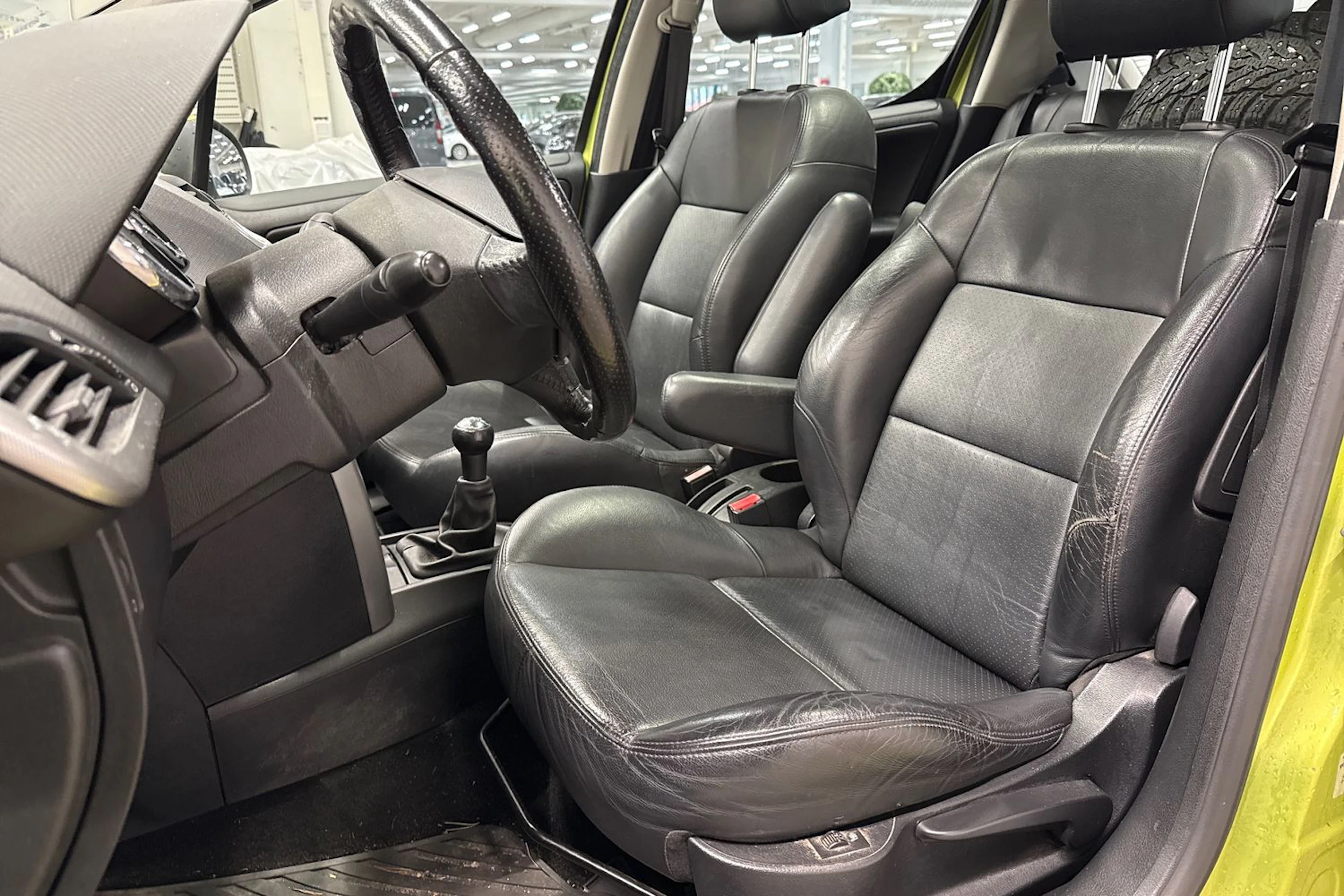 keltainen Peugeot 207 2008 kuva 18.