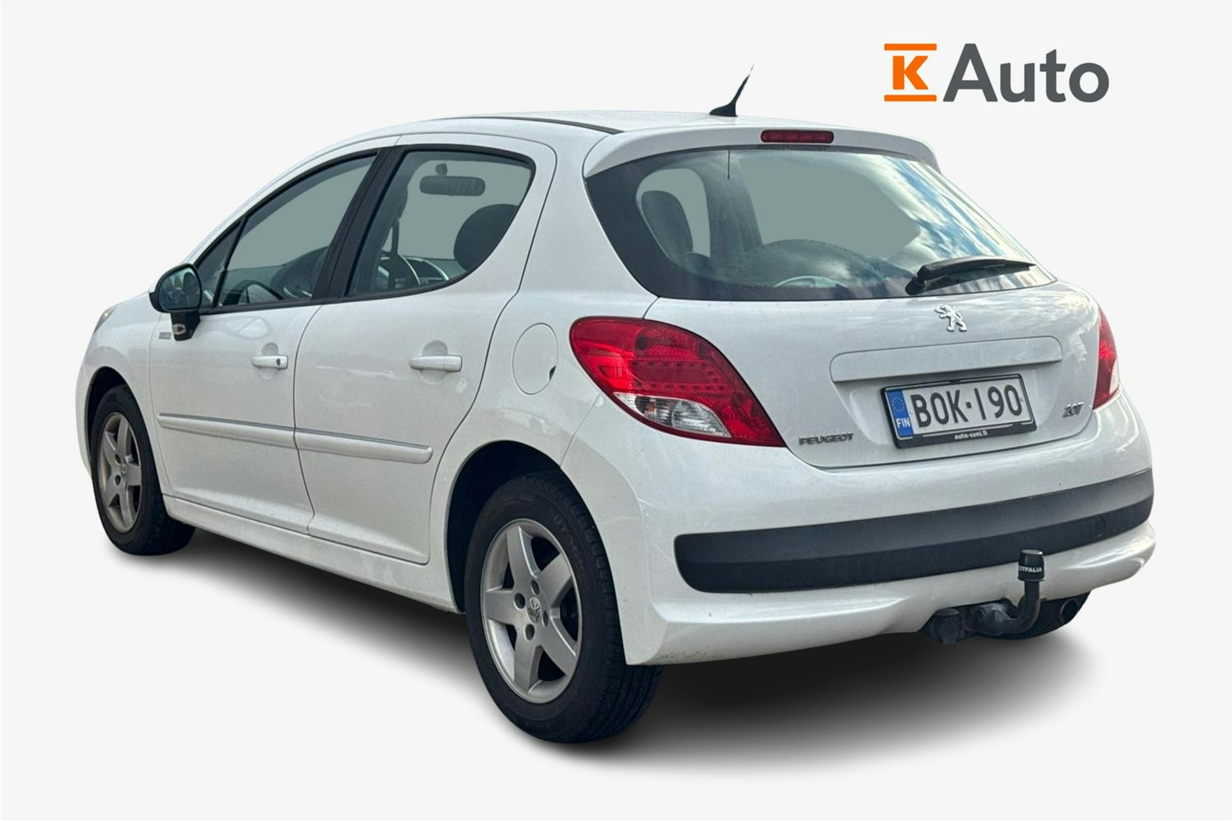 Valkoinen Peugeot 207 2010 kuva 2.