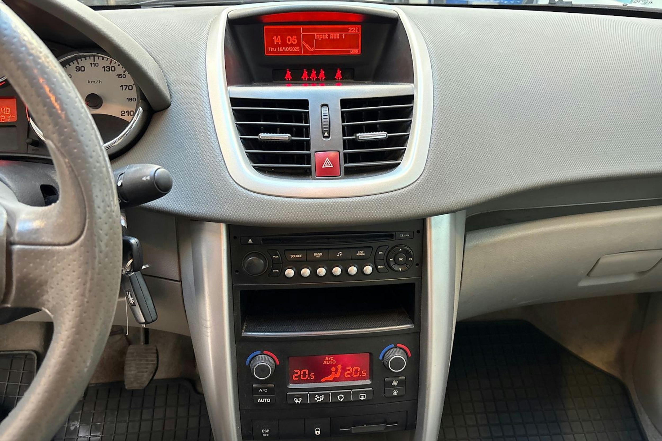 harmaa Peugeot 207 2010 kuva 18.