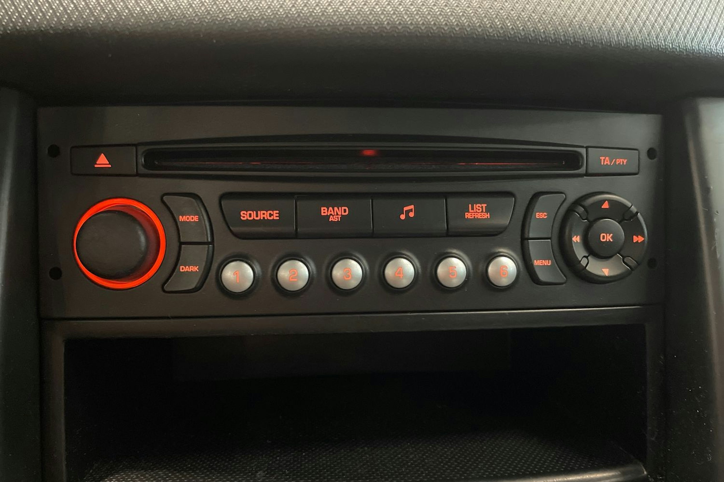 musta Peugeot 207 2010 kuva 16.
