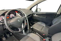 valkoinen Peugeot 207 2011 kuva 6.