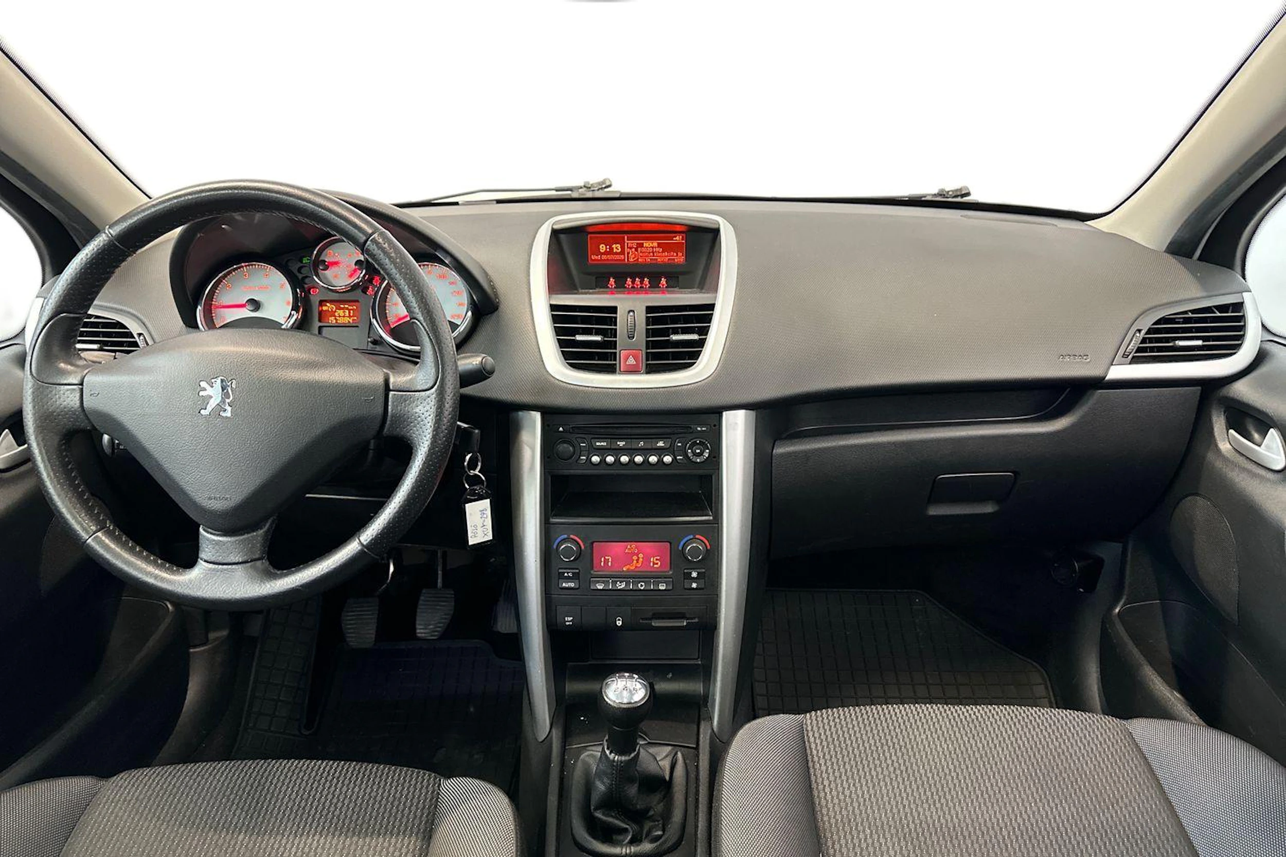 valkoinen Peugeot 207 2011 kuva 9.