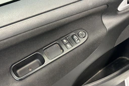 valkoinen Peugeot 207 2011 kuva 14.