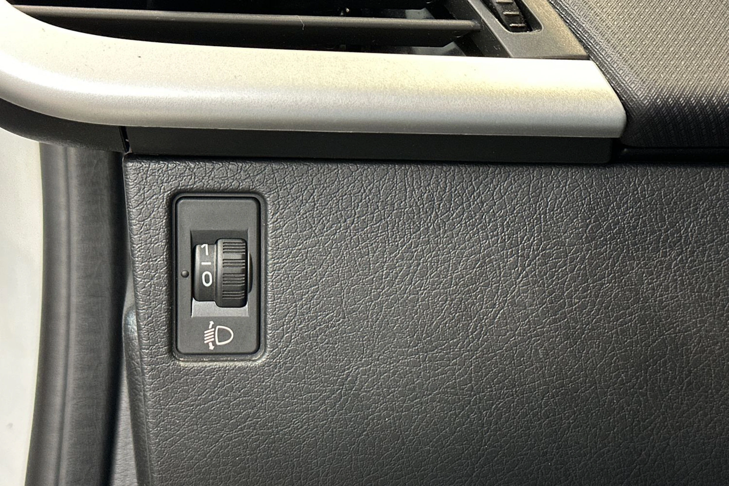 valkoinen Peugeot 207 2011 kuva 15.