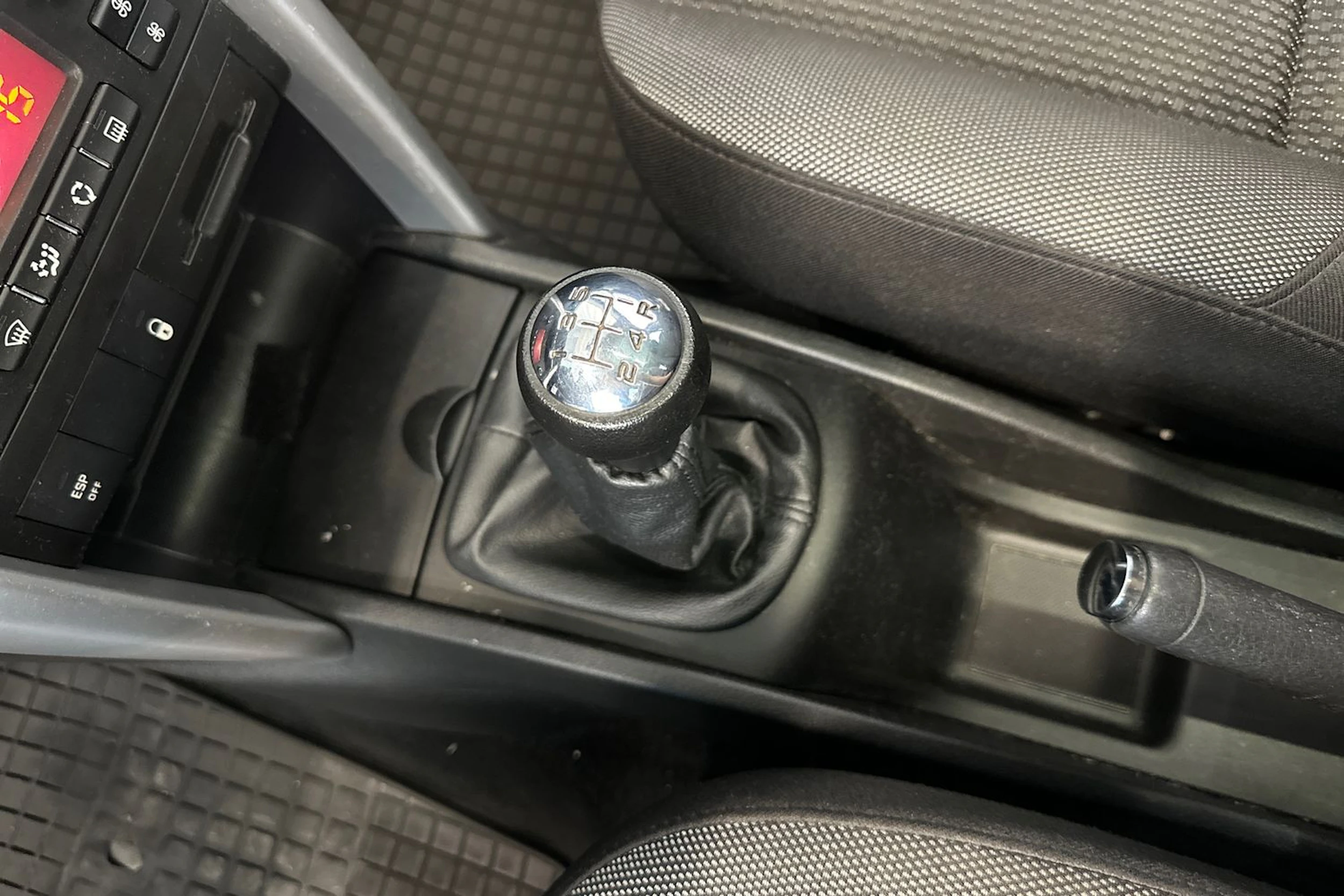 valkoinen Peugeot 207 2011 kuva 19.