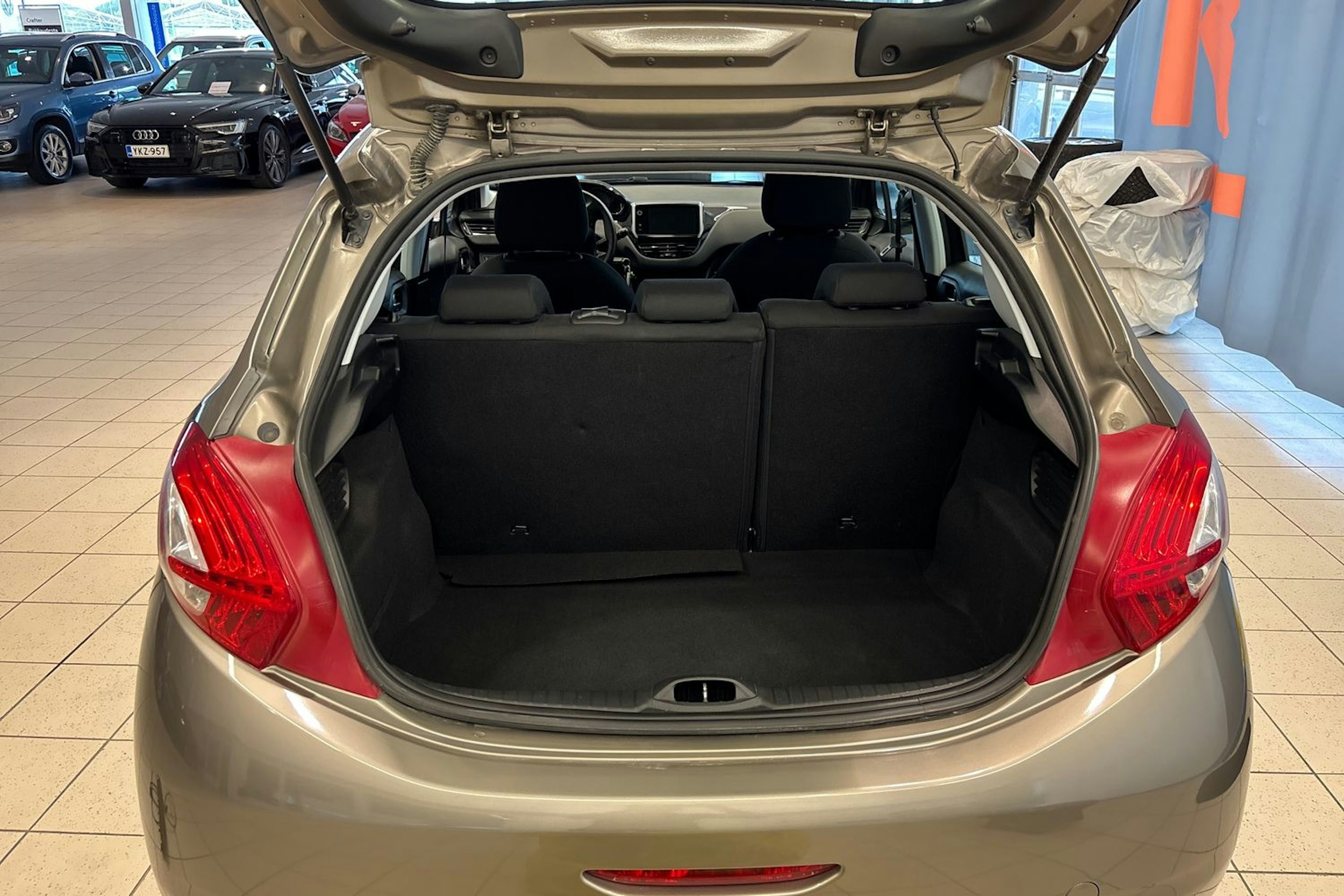 harmaa Peugeot 208 2012 kuva 15.