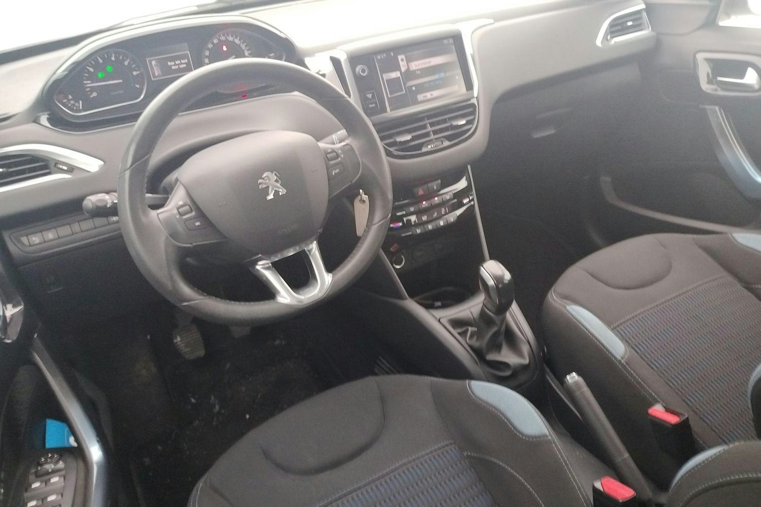 valkoinen Peugeot 208 2012 kuva 3.