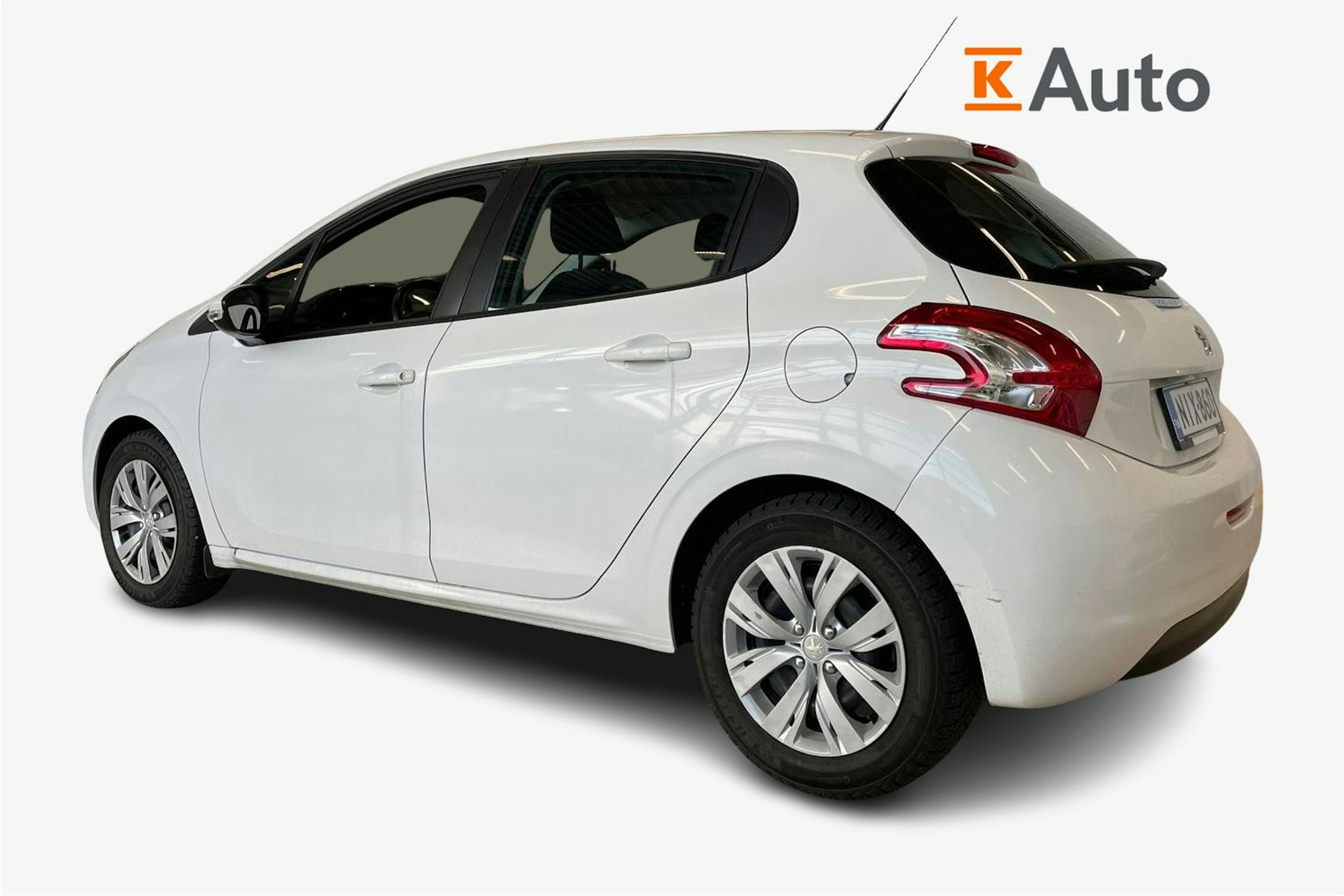 valkoinen Peugeot 208 2012 kuva 2.