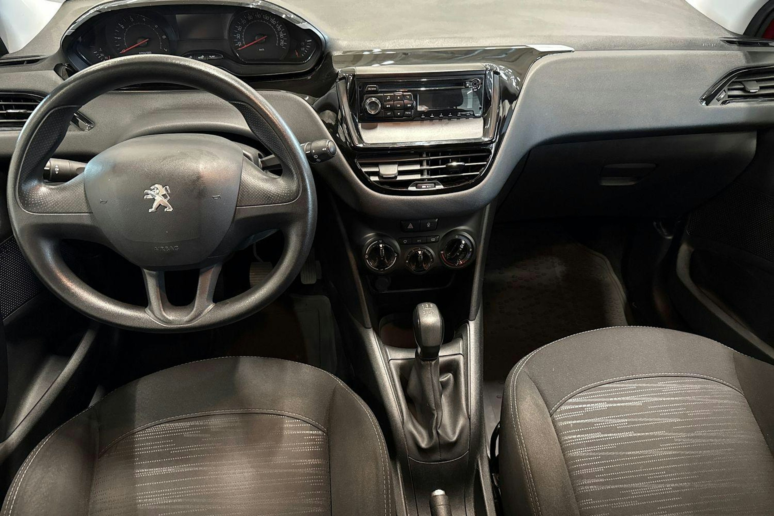 met. punainen Peugeot 208 2013 kuva 7.