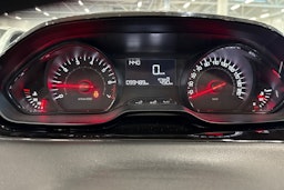 met. punainen Peugeot 208 2013 kuva 13.