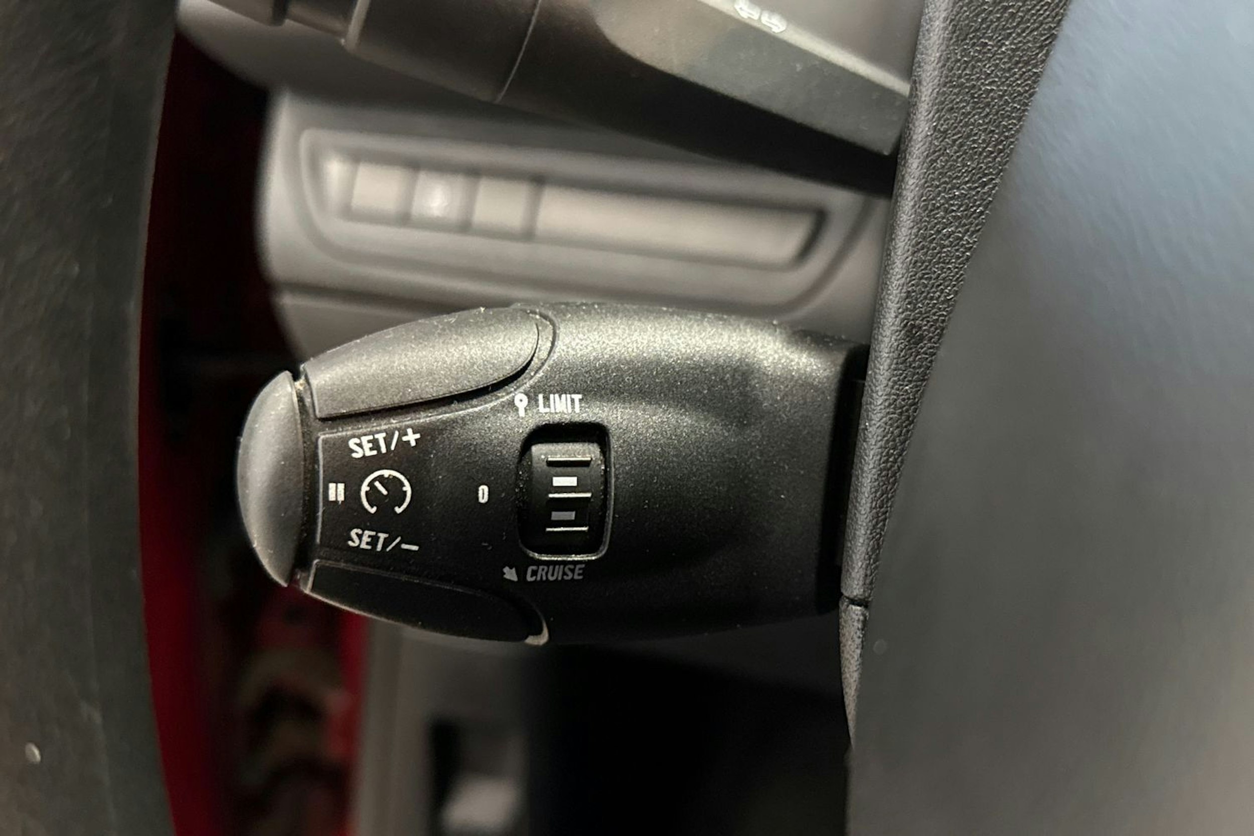 met. punainen Peugeot 208 2013 kuva 15.