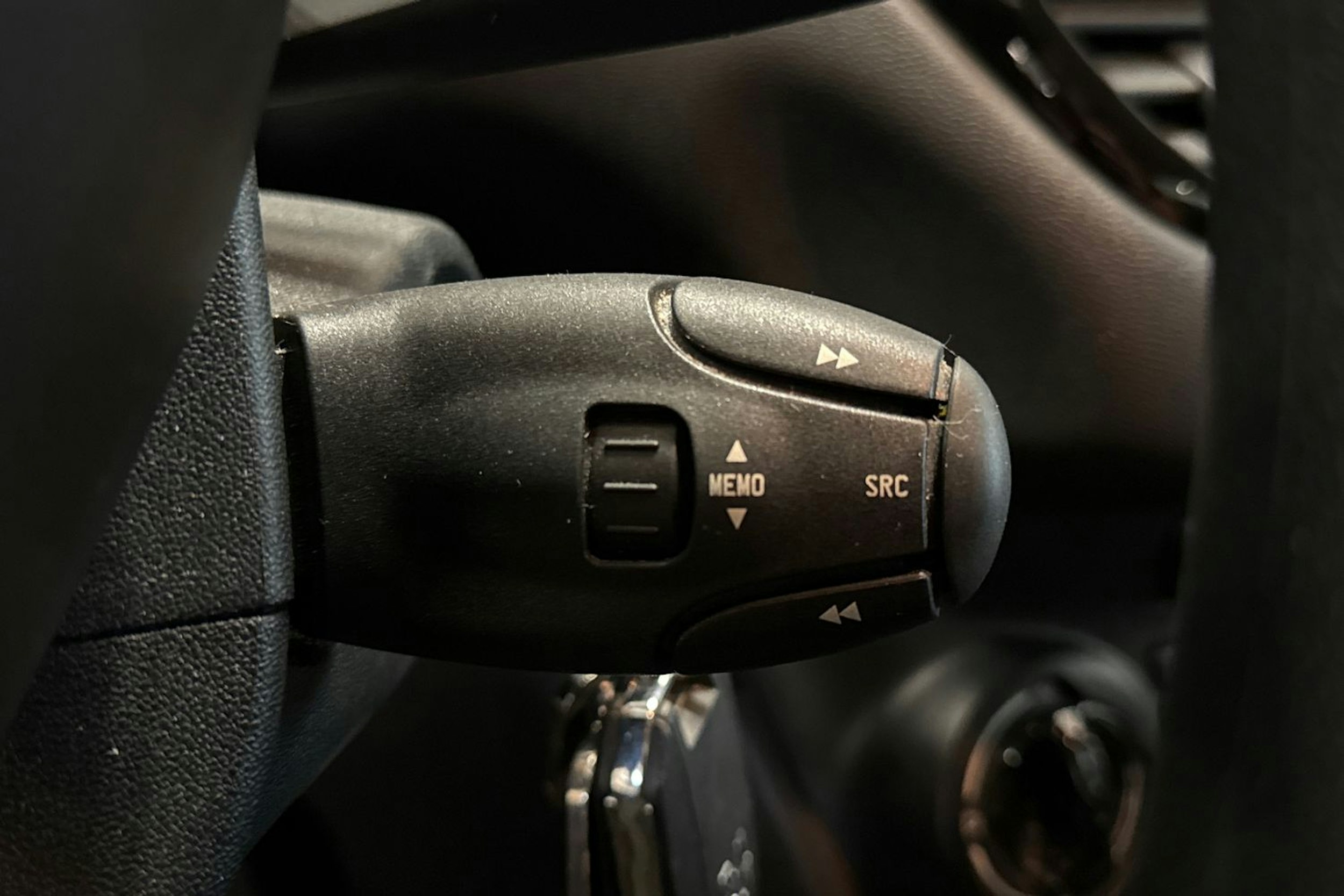 met. punainen Peugeot 208 2013 kuva 16.