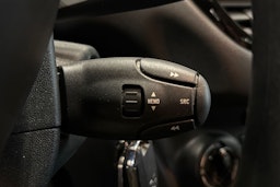 met. punainen Peugeot 208 2013 kuva 16.