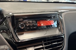 met. punainen Peugeot 208 2013 kuva 17.