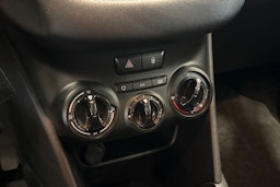 met. punainen Peugeot 208 2013 kuva 18.