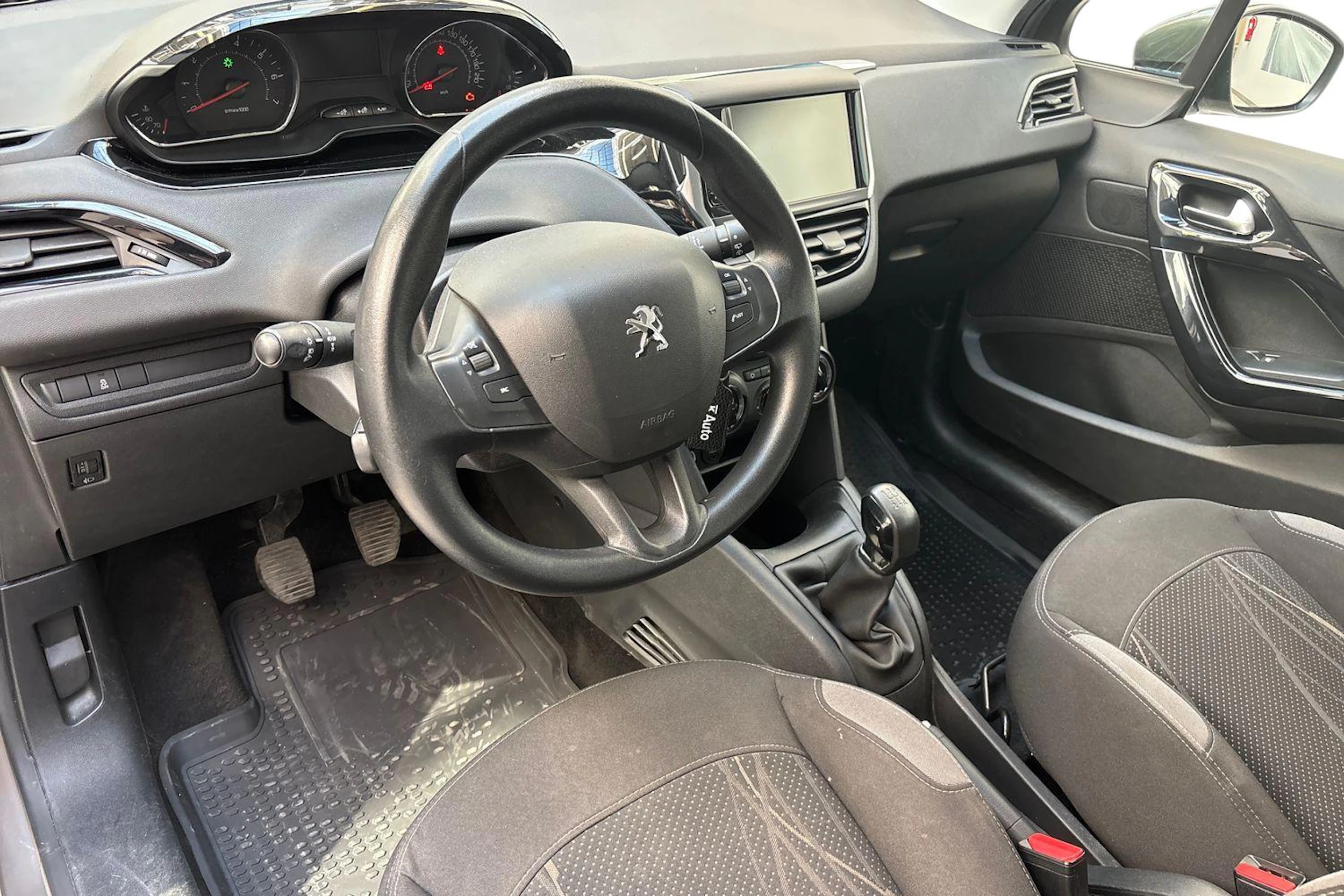 Harmaa Peugeot 208 2013 kuva 8.