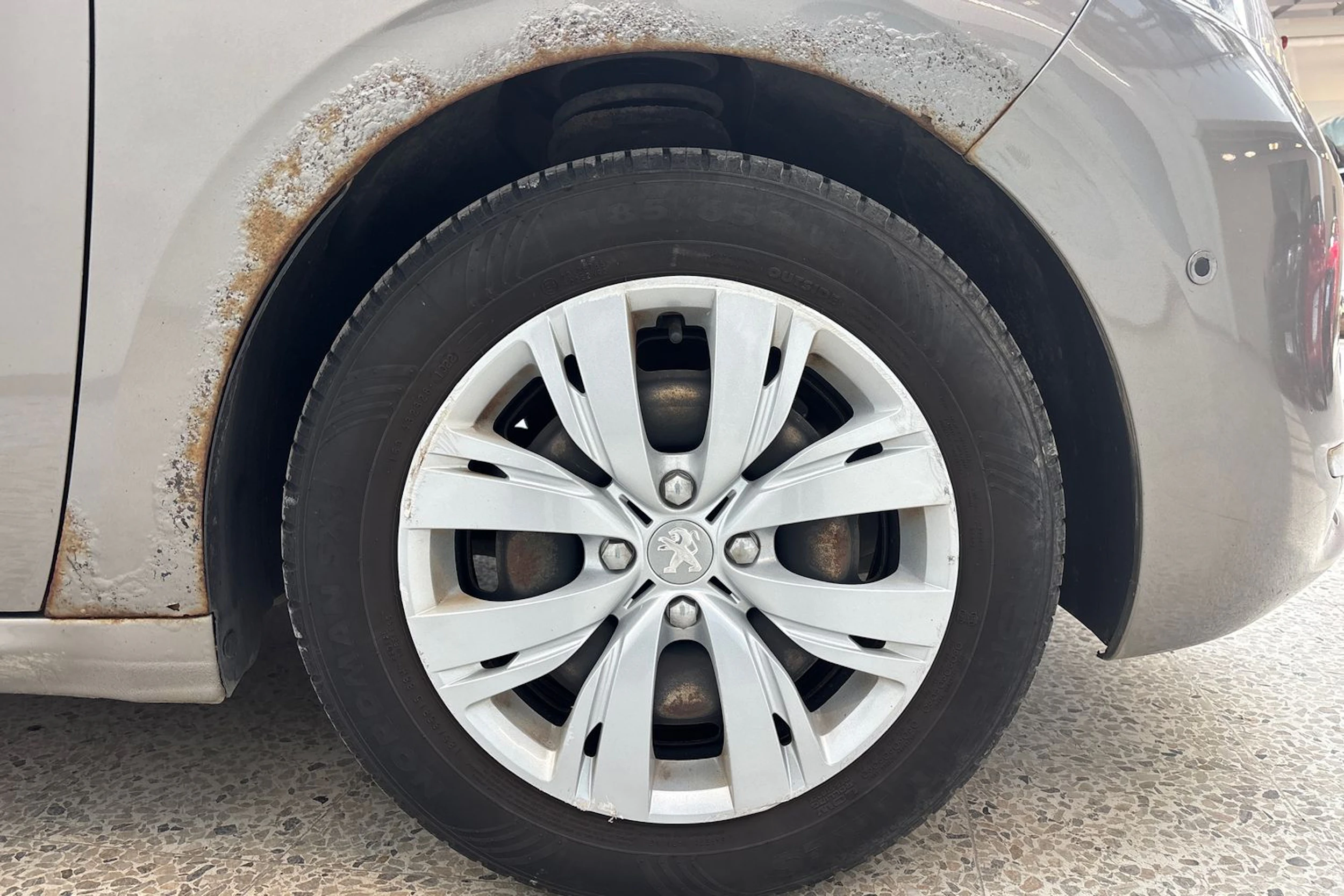Harmaa Peugeot 208 2013 kuva 13.