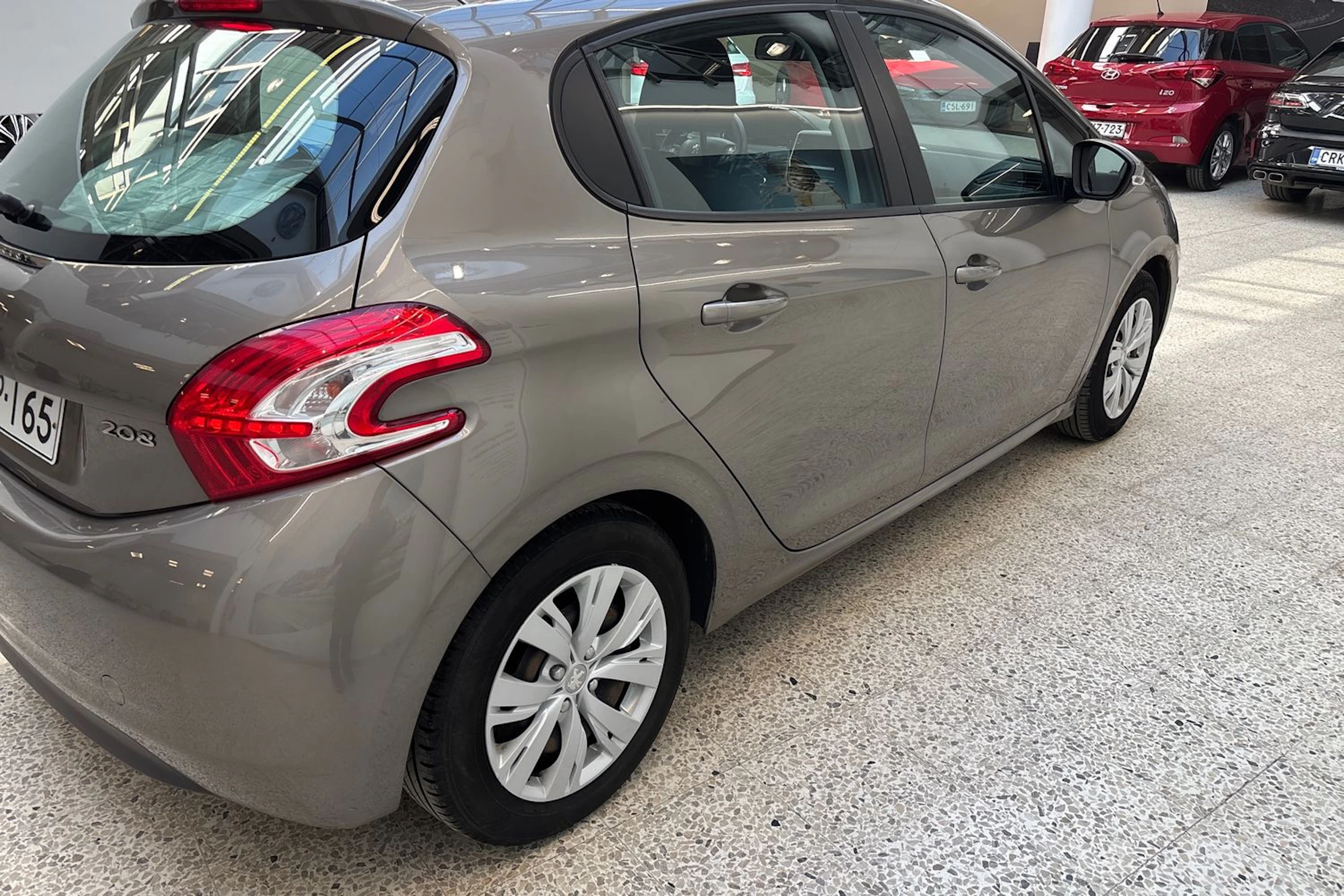 Harmaa Peugeot 208 2013 kuva 18.