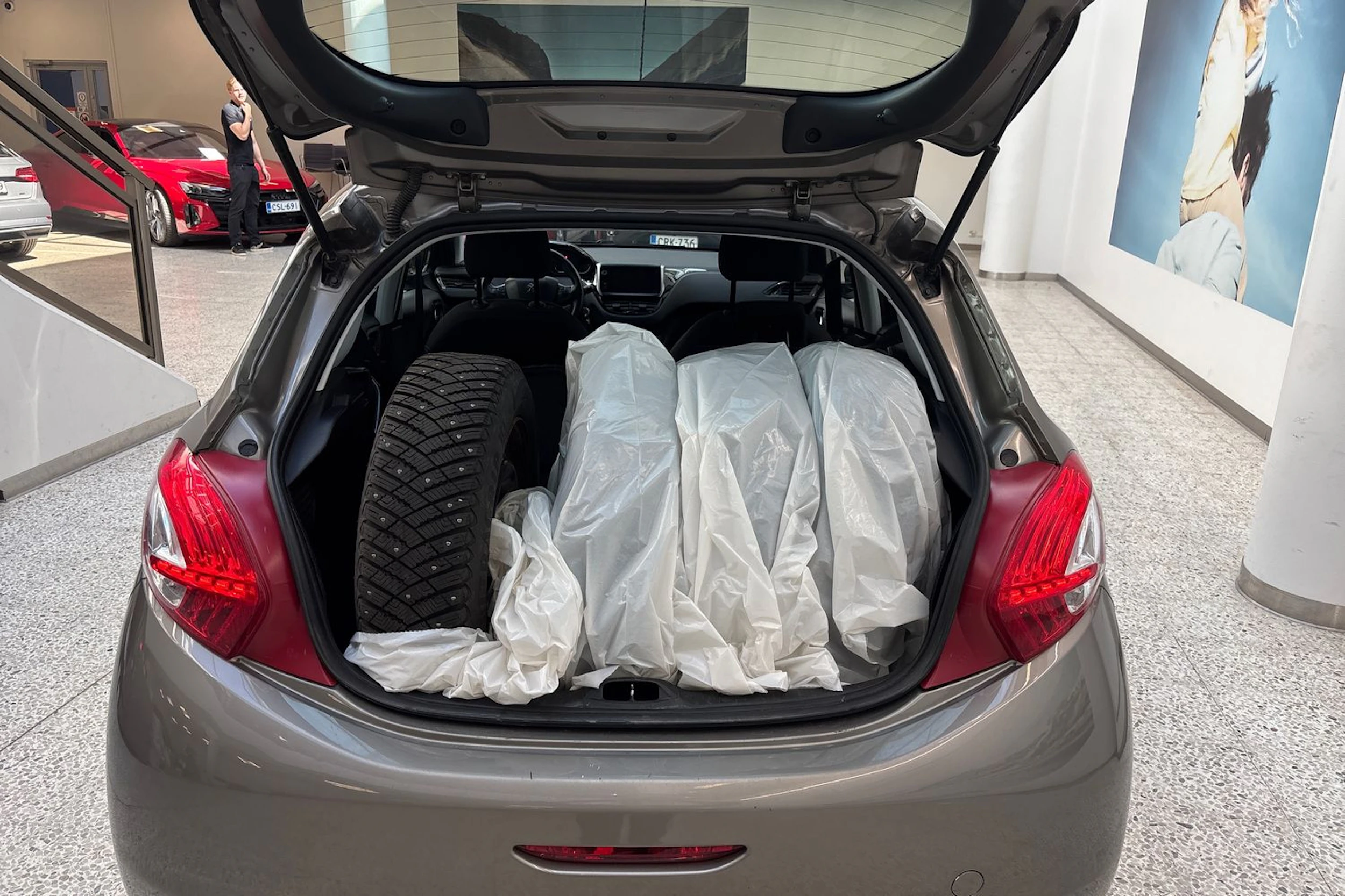 Harmaa Peugeot 208 2013 kuva 21.