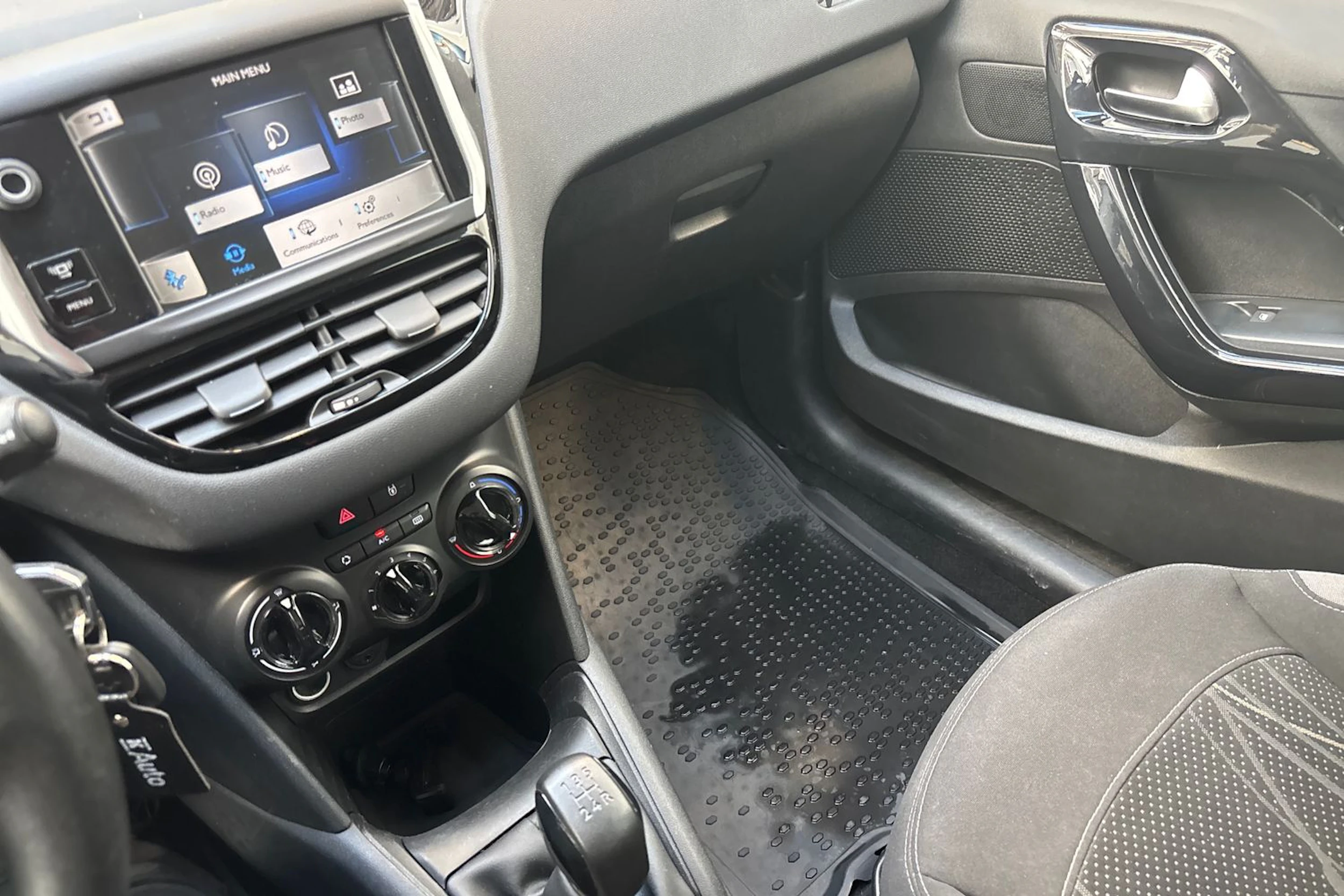 Harmaa Peugeot 208 2013 kuva 23.
