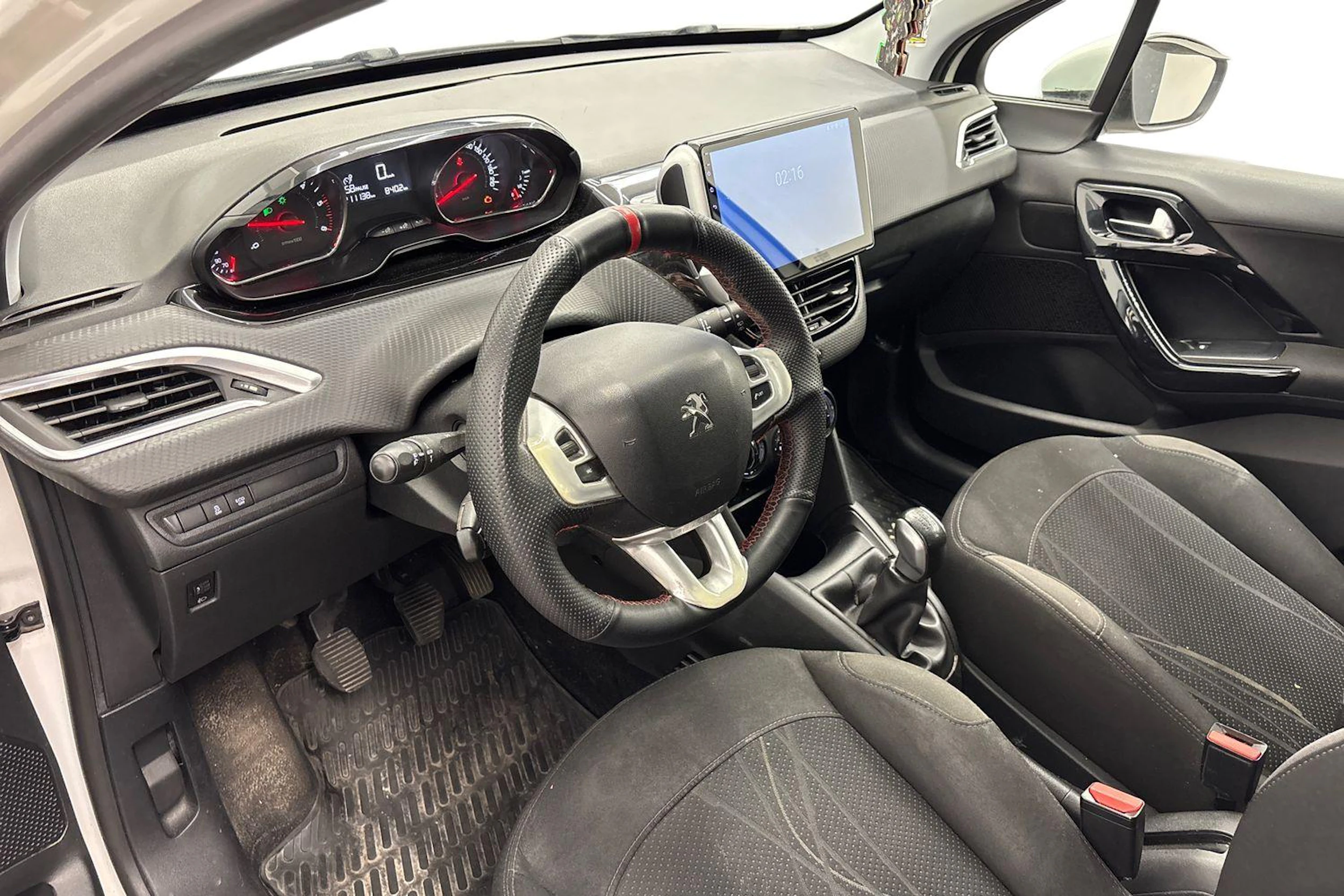 Valkoinen Peugeot 208 2013 kuva 6.