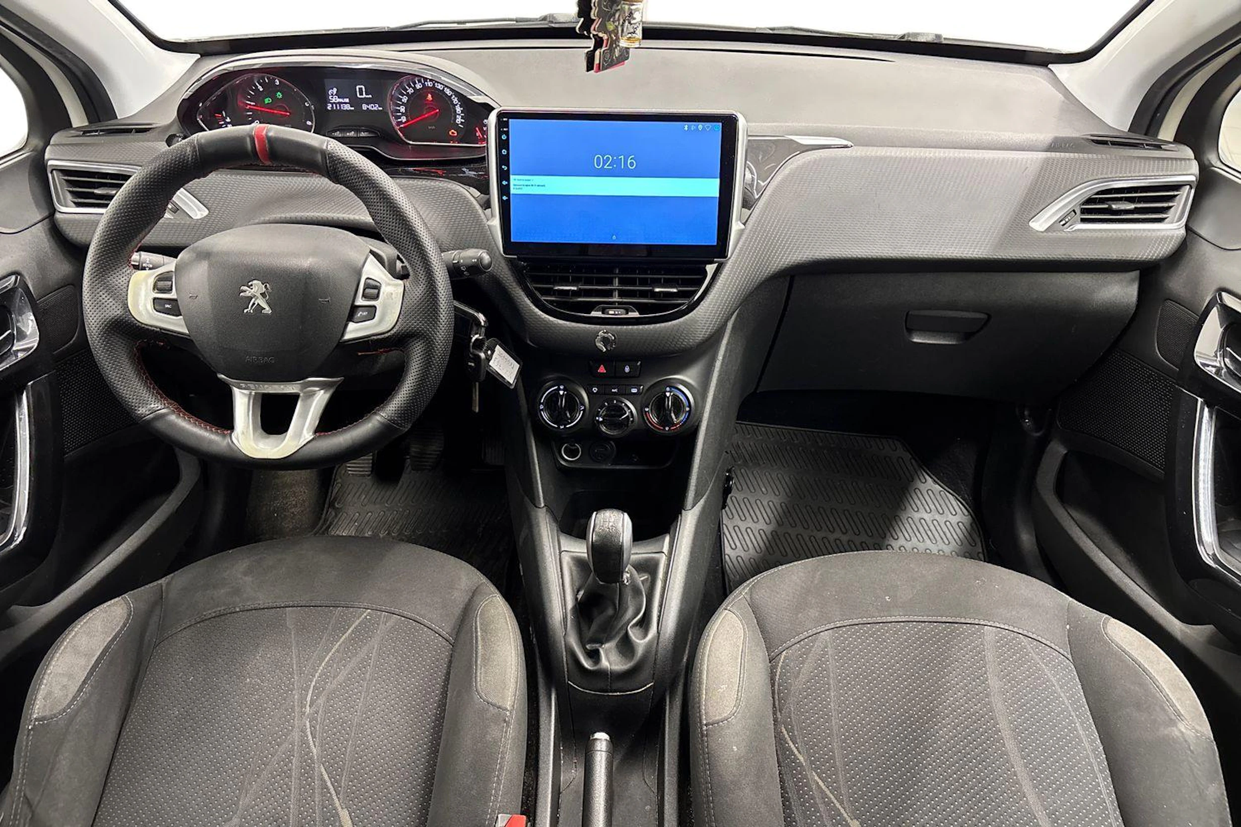 Valkoinen Peugeot 208 2013 kuva 7.