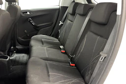Valkoinen Peugeot 208 2013 kuva 8.