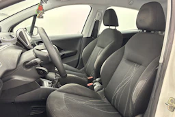 Valkoinen Peugeot 208 2013 kuva 11.
