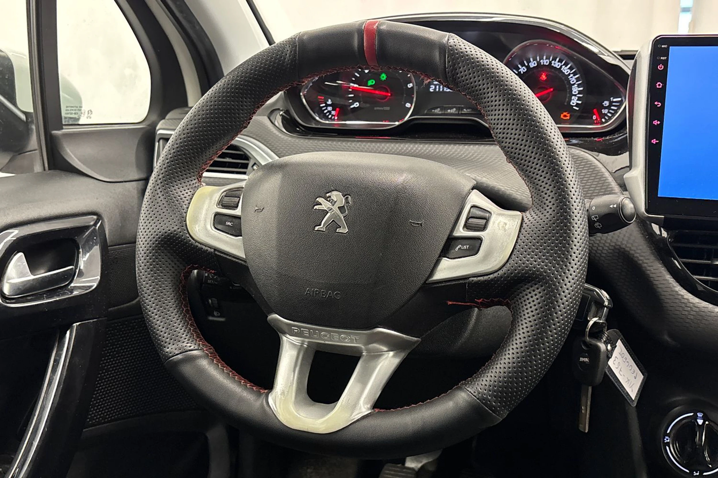 Valkoinen Peugeot 208 2013 kuva 12.