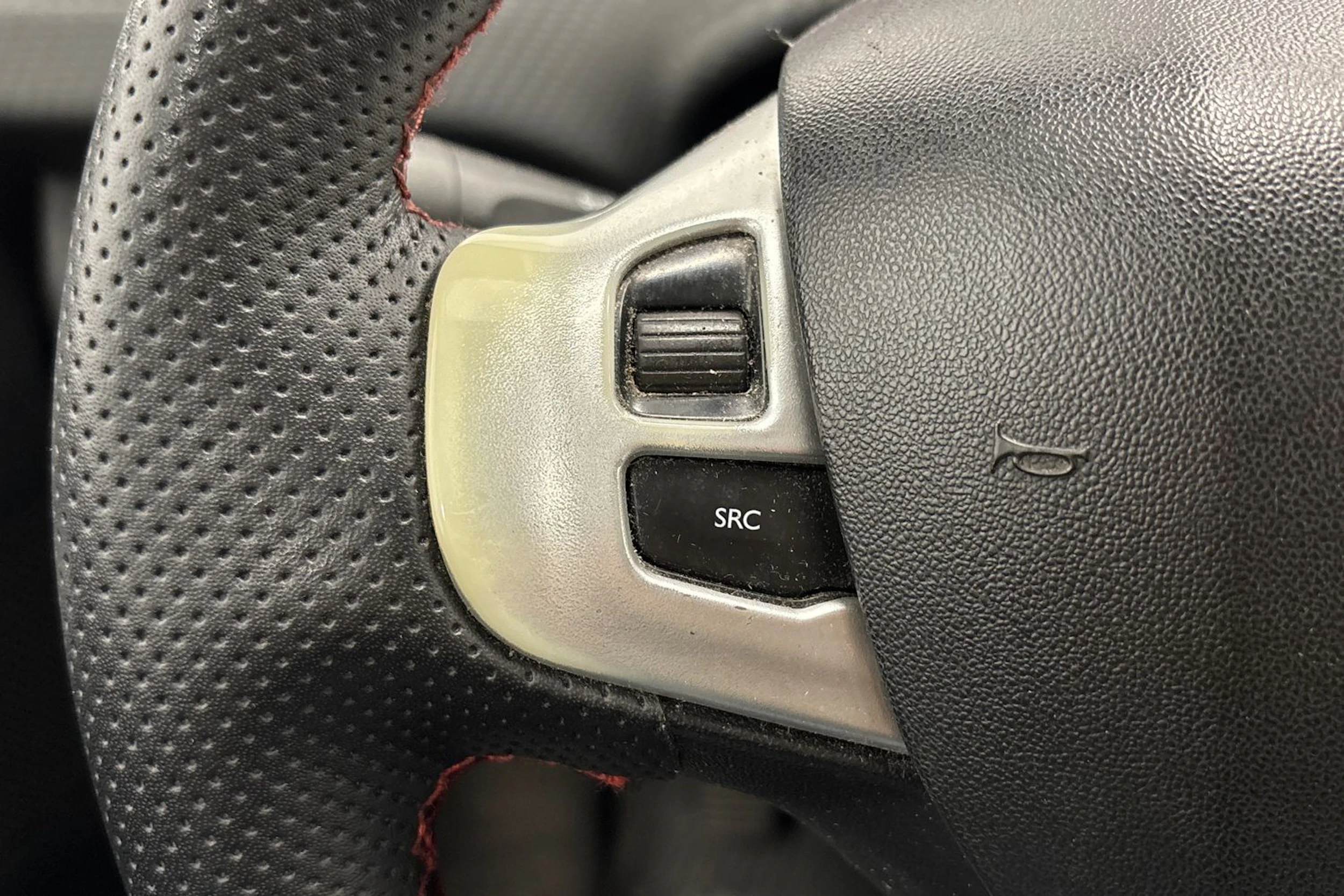 Valkoinen Peugeot 208 2013 kuva 13.