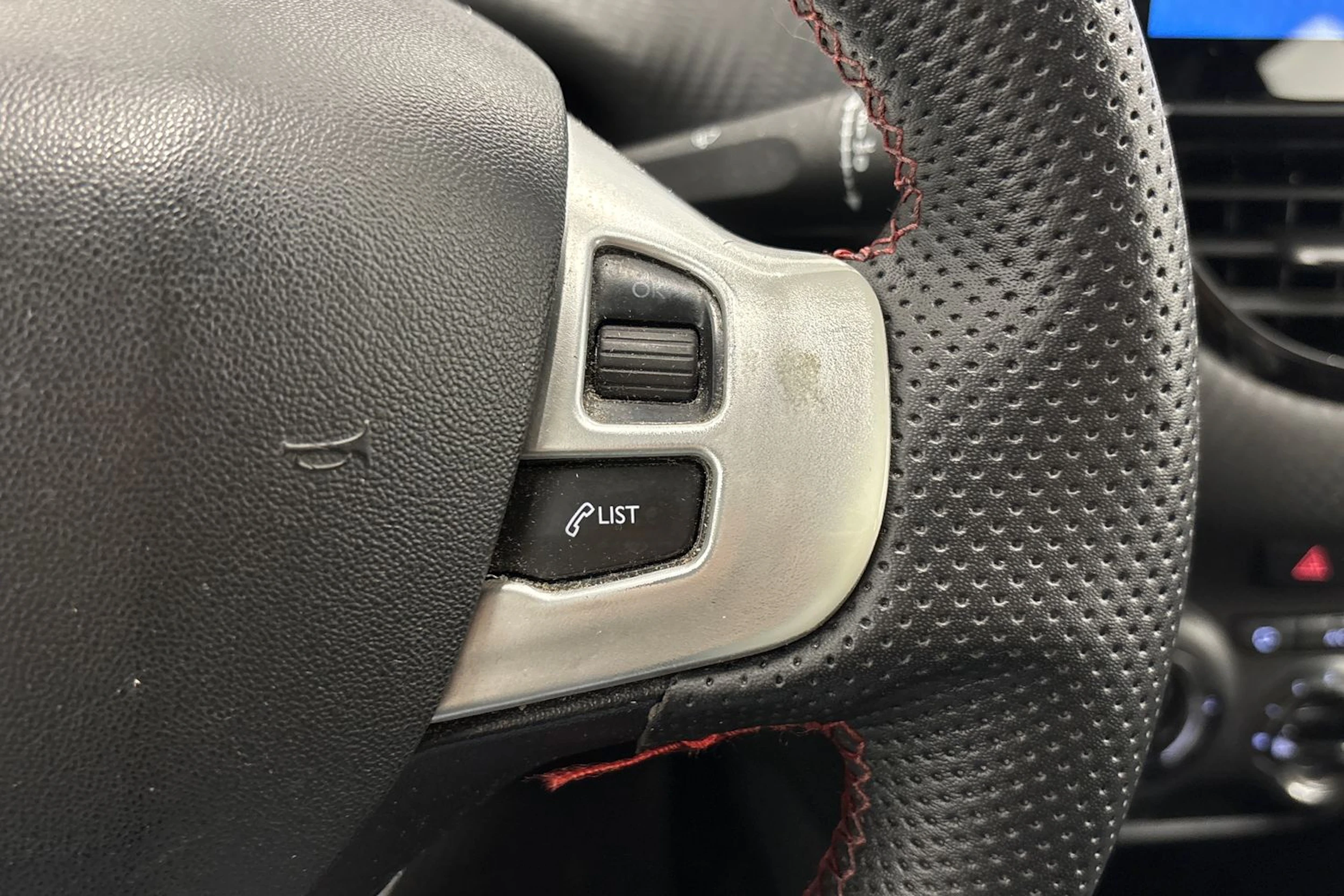 Valkoinen Peugeot 208 2013 kuva 14.