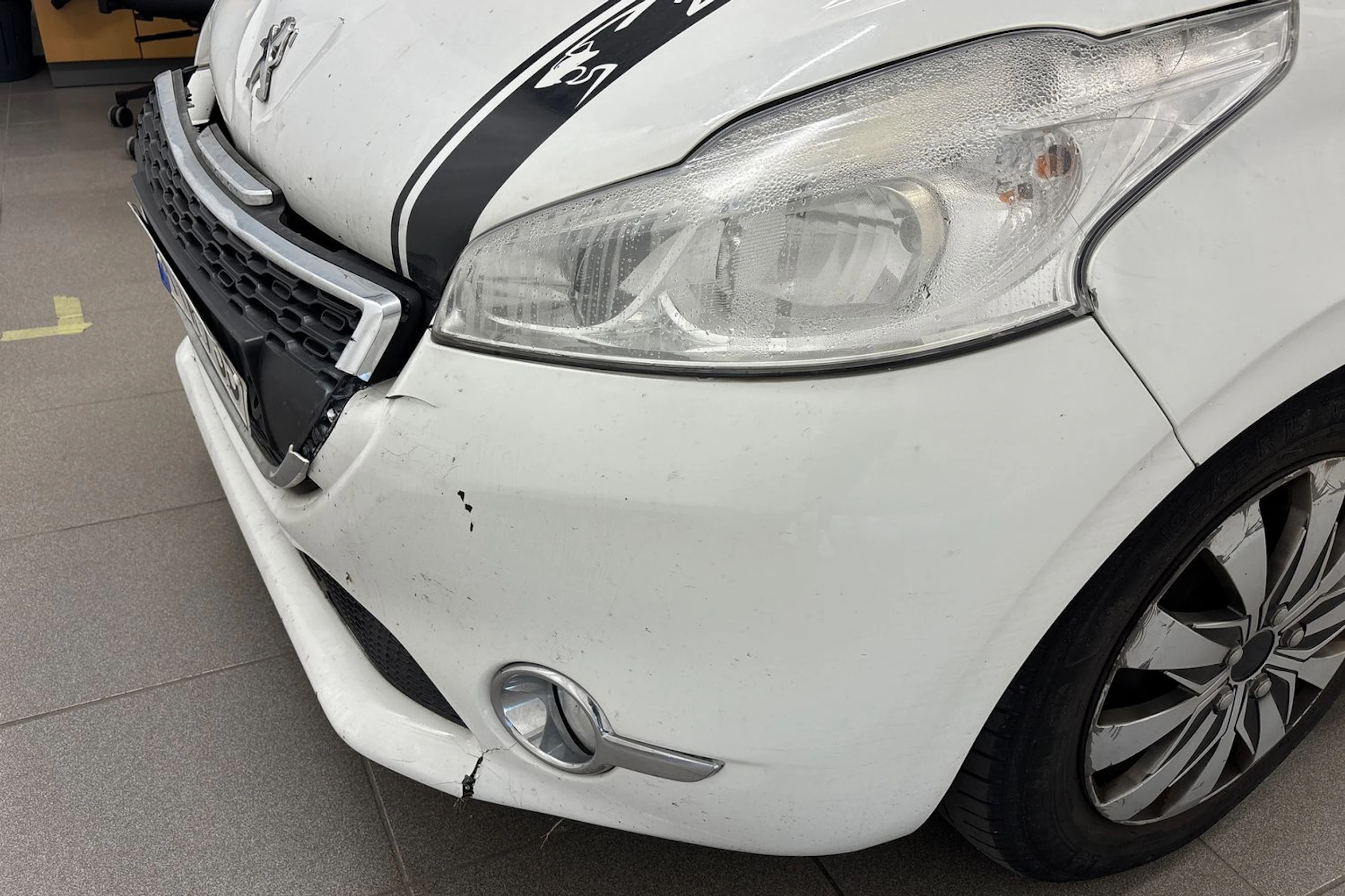 Valkoinen Peugeot 208 2013 kuva 33.