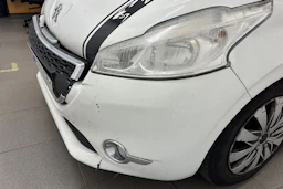 Valkoinen Peugeot 208 2013 kuva 33.