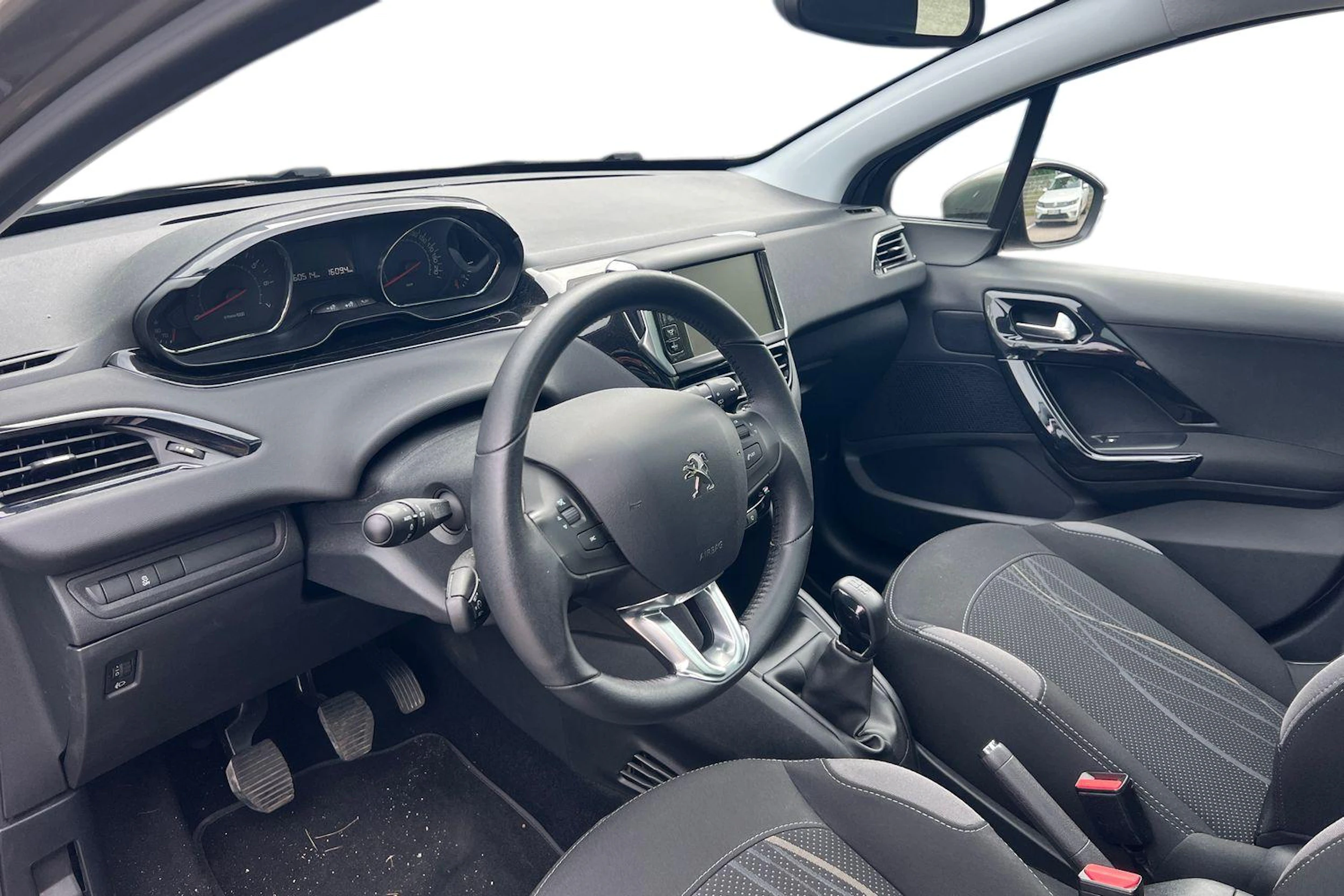 harmaa Peugeot 208 2014 kuva 3.