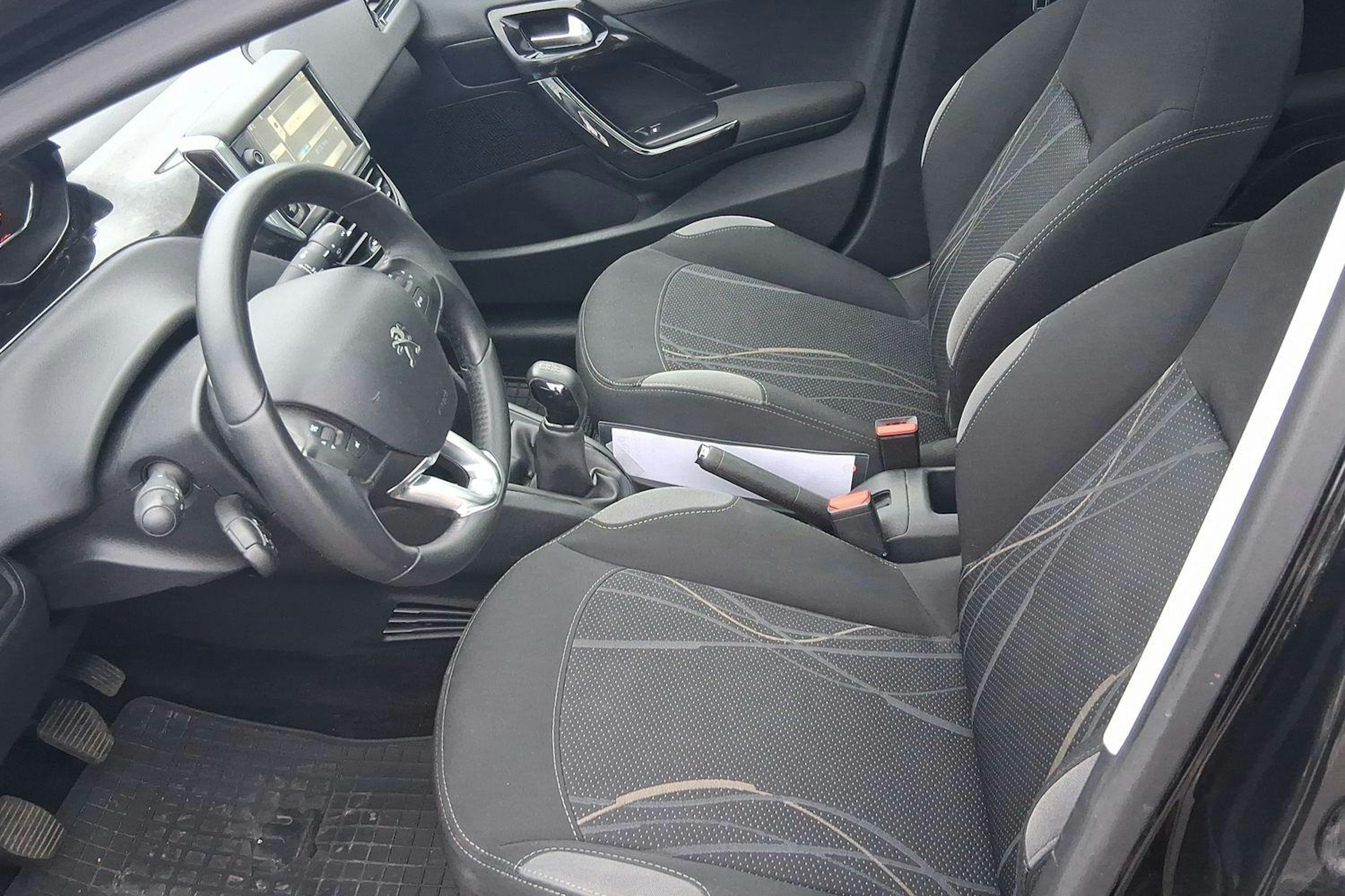 musta Peugeot 208 2014 kuva 7.