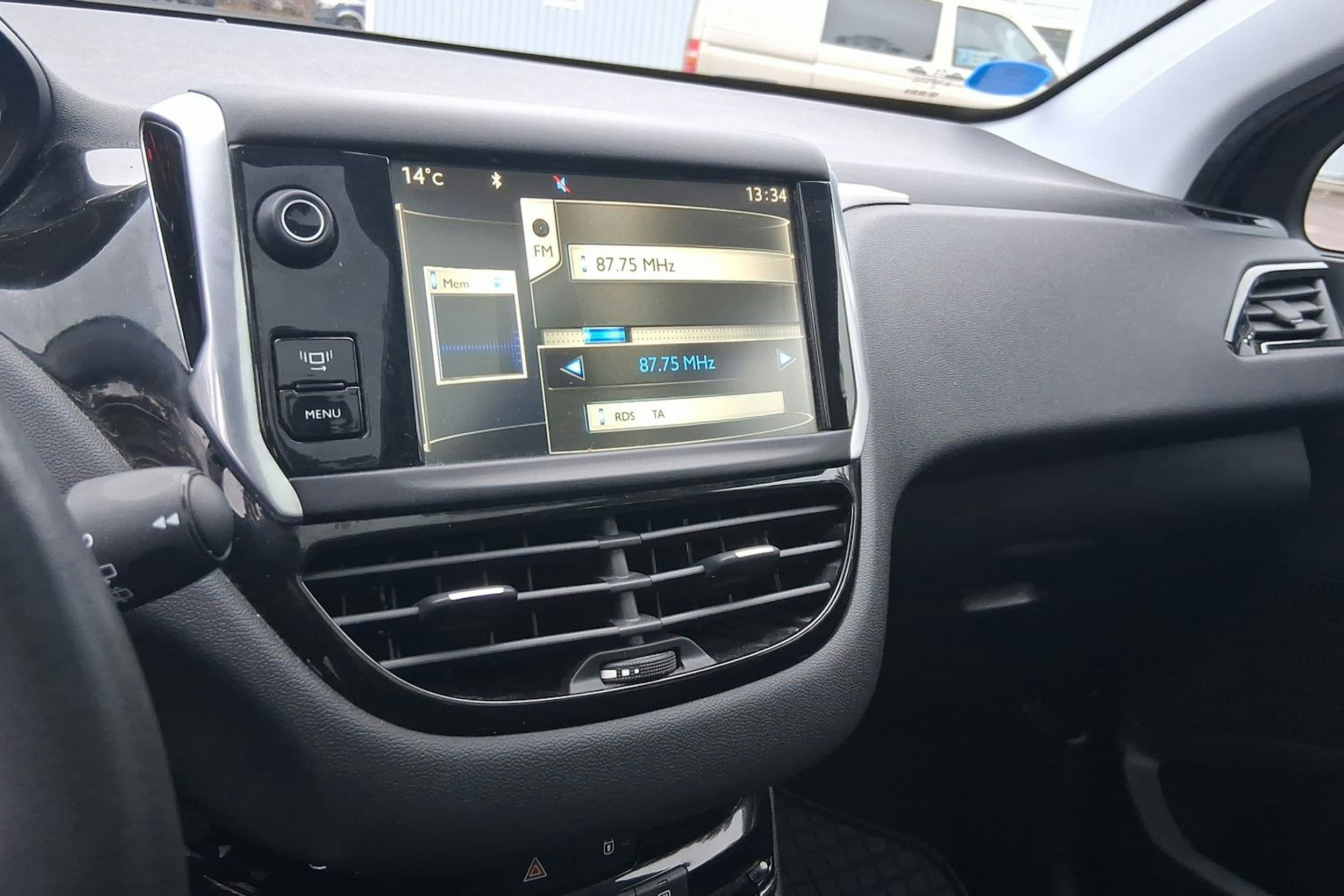 musta Peugeot 208 2014 kuva 13.