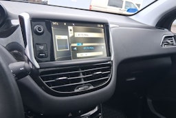 musta Peugeot 208 2014 kuva 13.