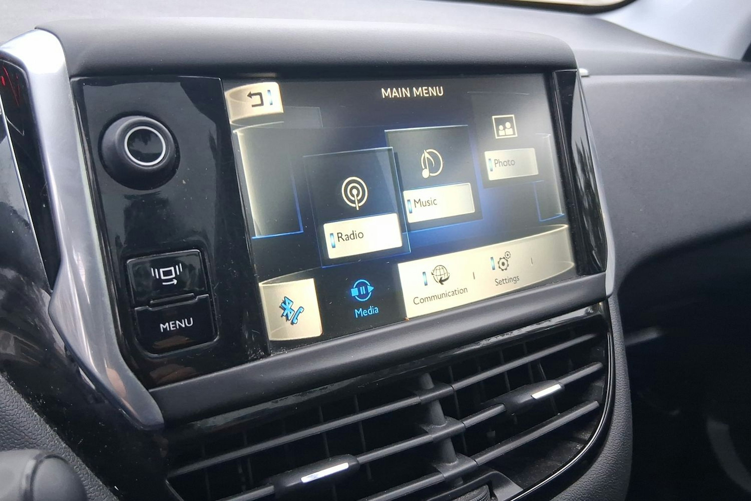 musta Peugeot 208 2014 kuva 14.