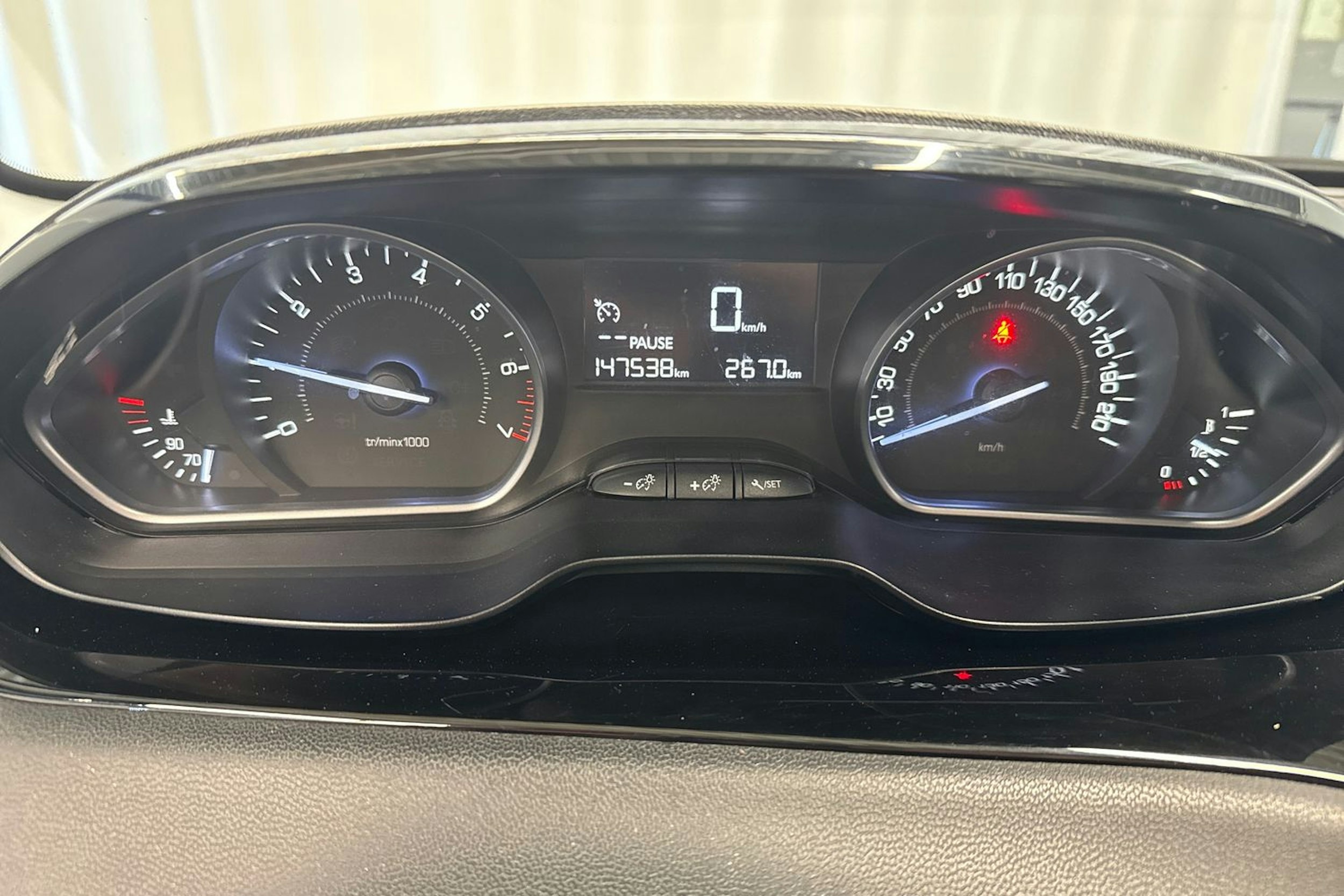 valkoinen Peugeot 208 2015 kuva 18.