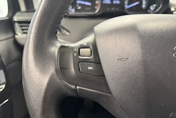 valkoinen Peugeot 208 2015 kuva 19.