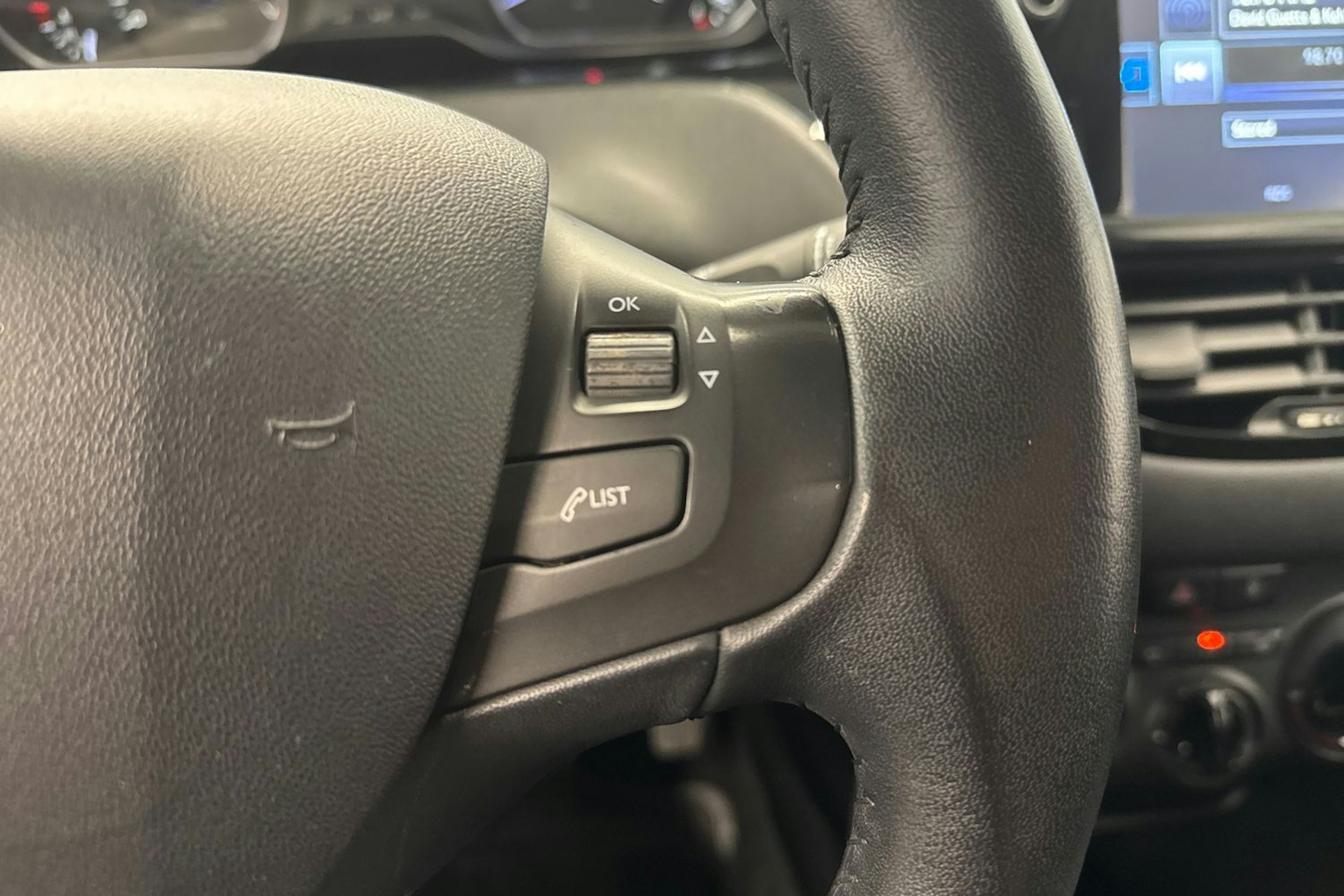 valkoinen Peugeot 208 2015 kuva 20.