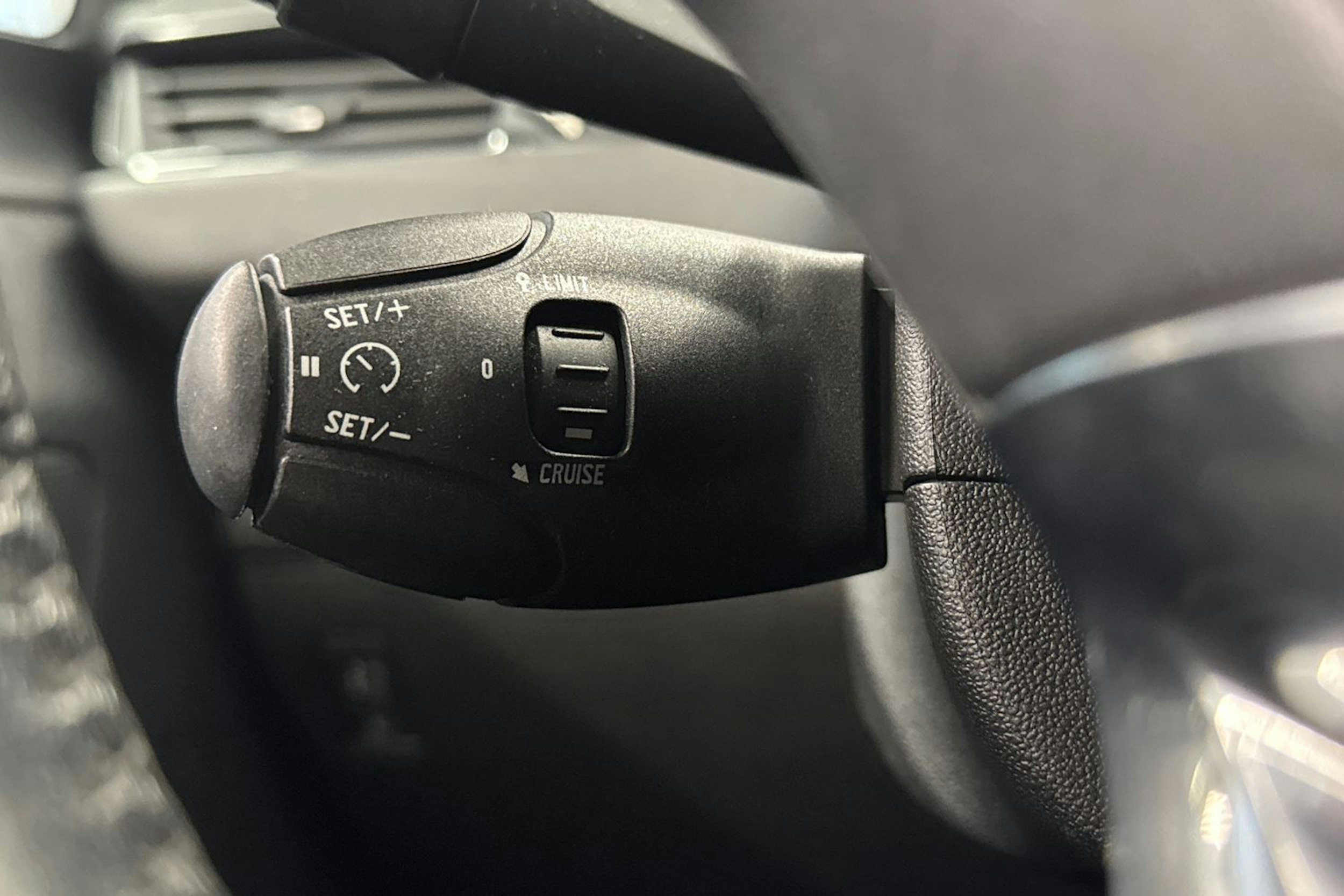 valkoinen Peugeot 208 2015 kuva 21.