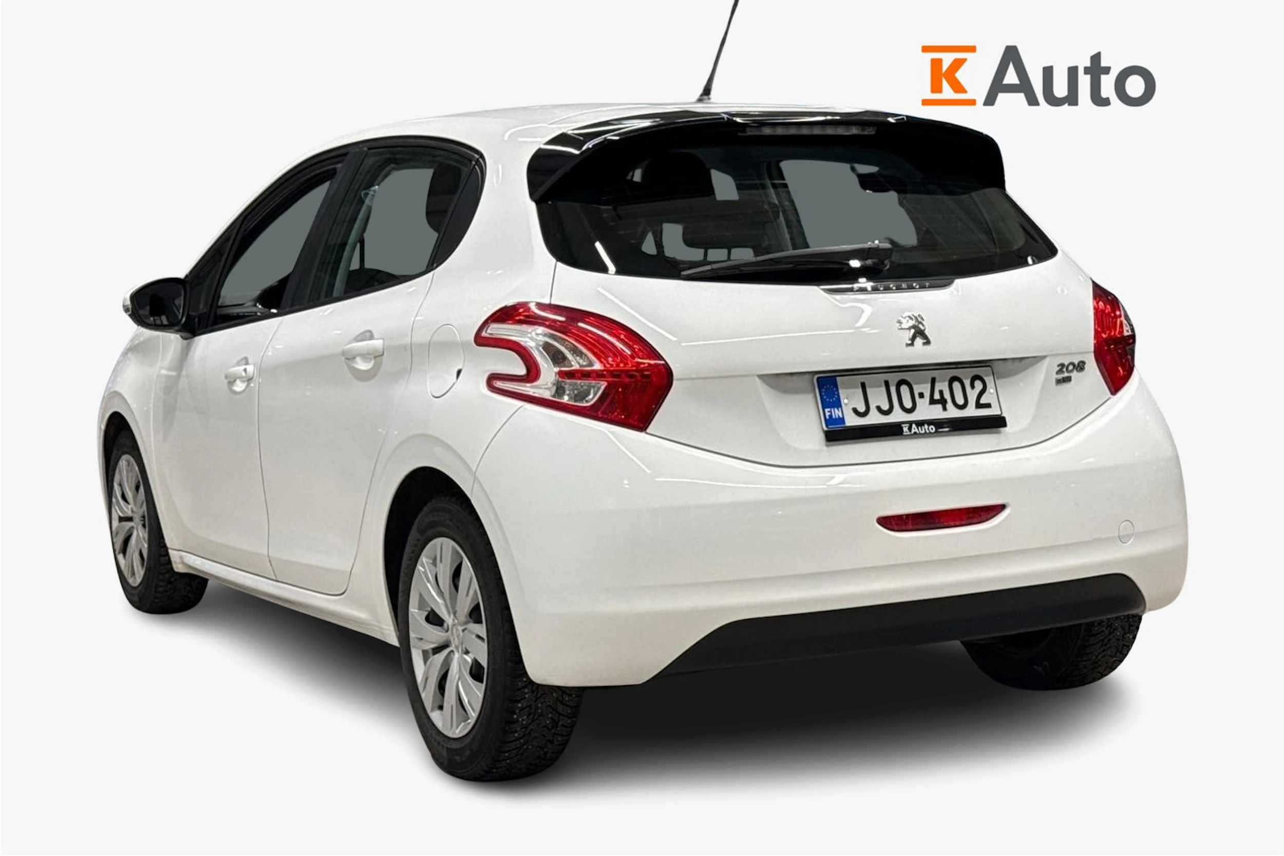 Valkoinen Peugeot 208 2015 kuva 2.