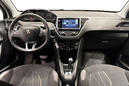 Valkoinen Peugeot 208 2015 kuva 7.