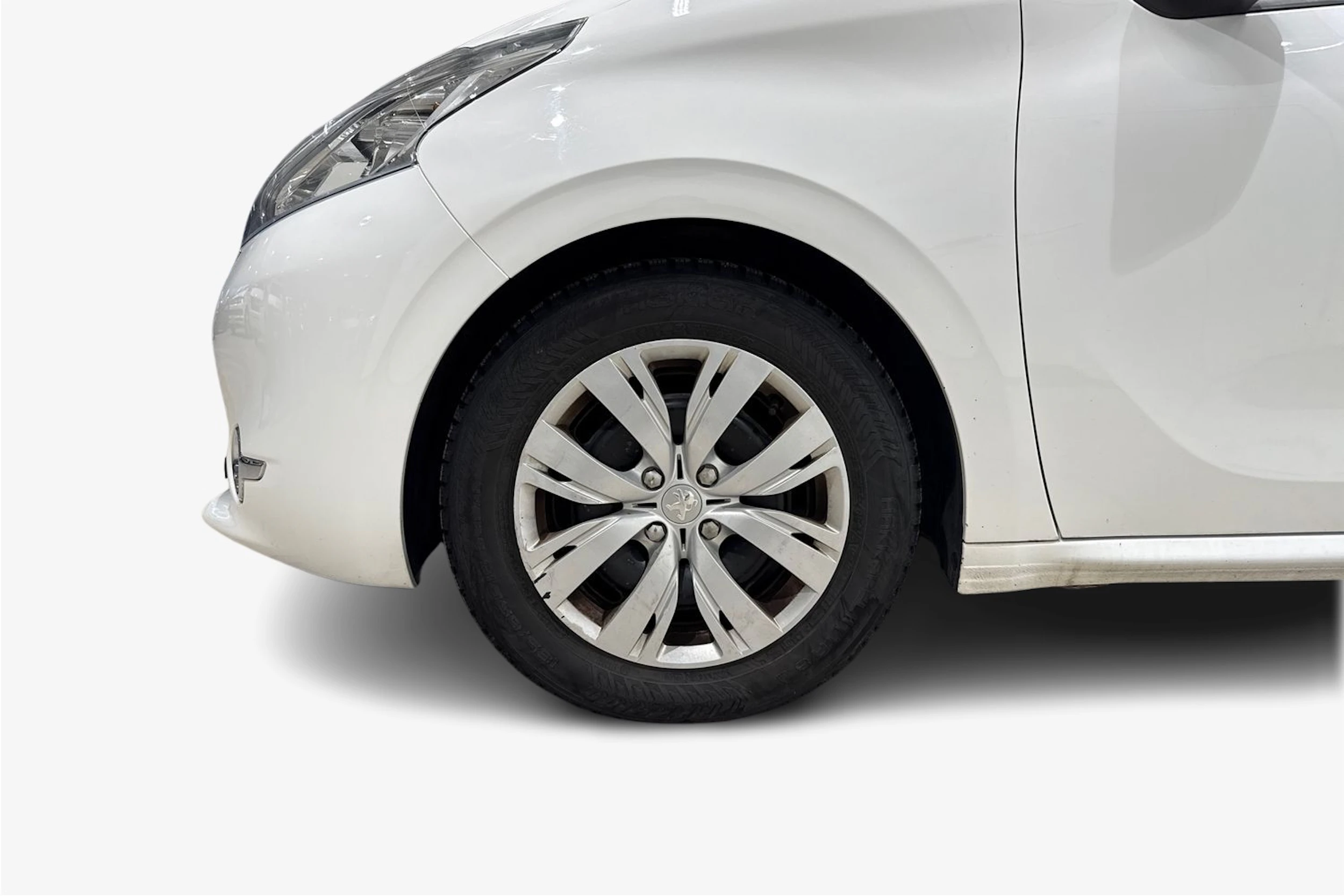 Valkoinen Peugeot 208 2015 kuva 9.