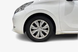 Valkoinen Peugeot 208 2015 kuva 9.