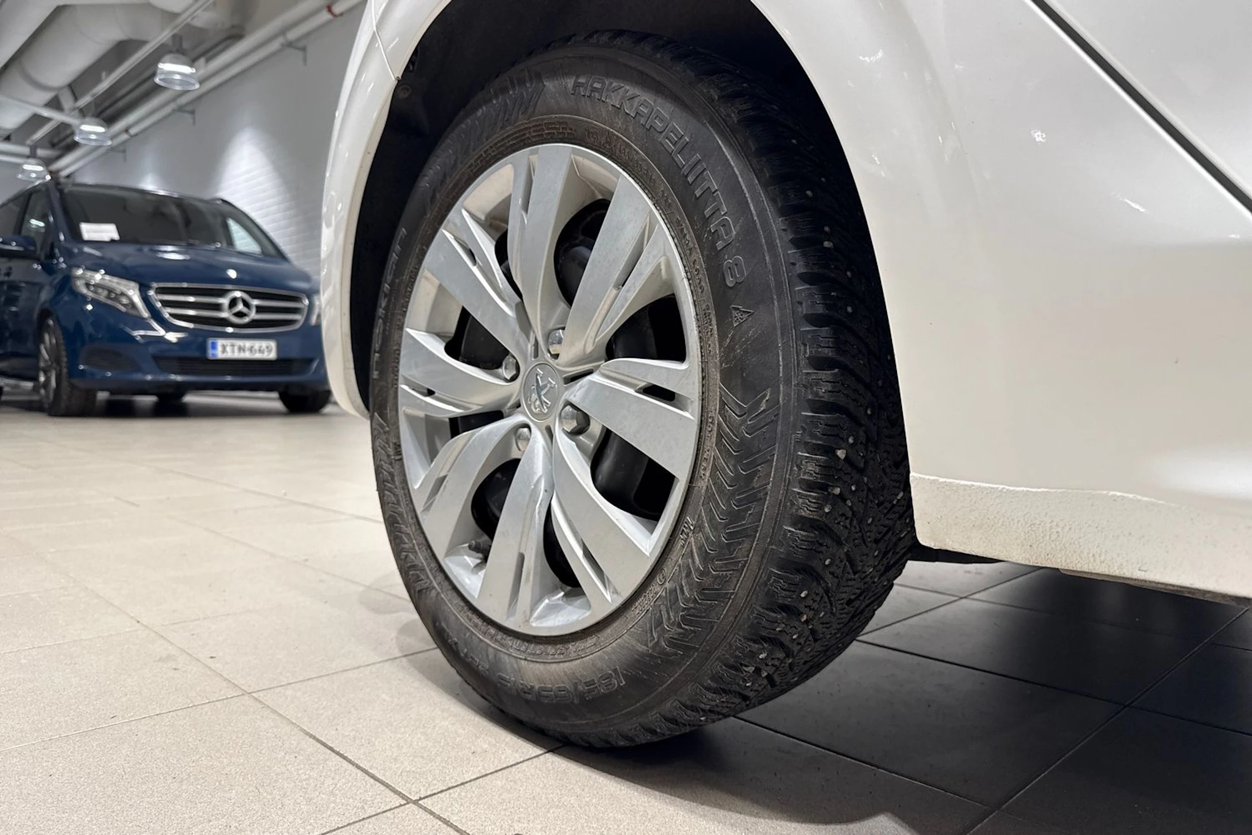 Valkoinen Peugeot 208 2015 kuva 10.