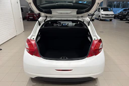 Valkoinen Peugeot 208 2015 kuva 13.