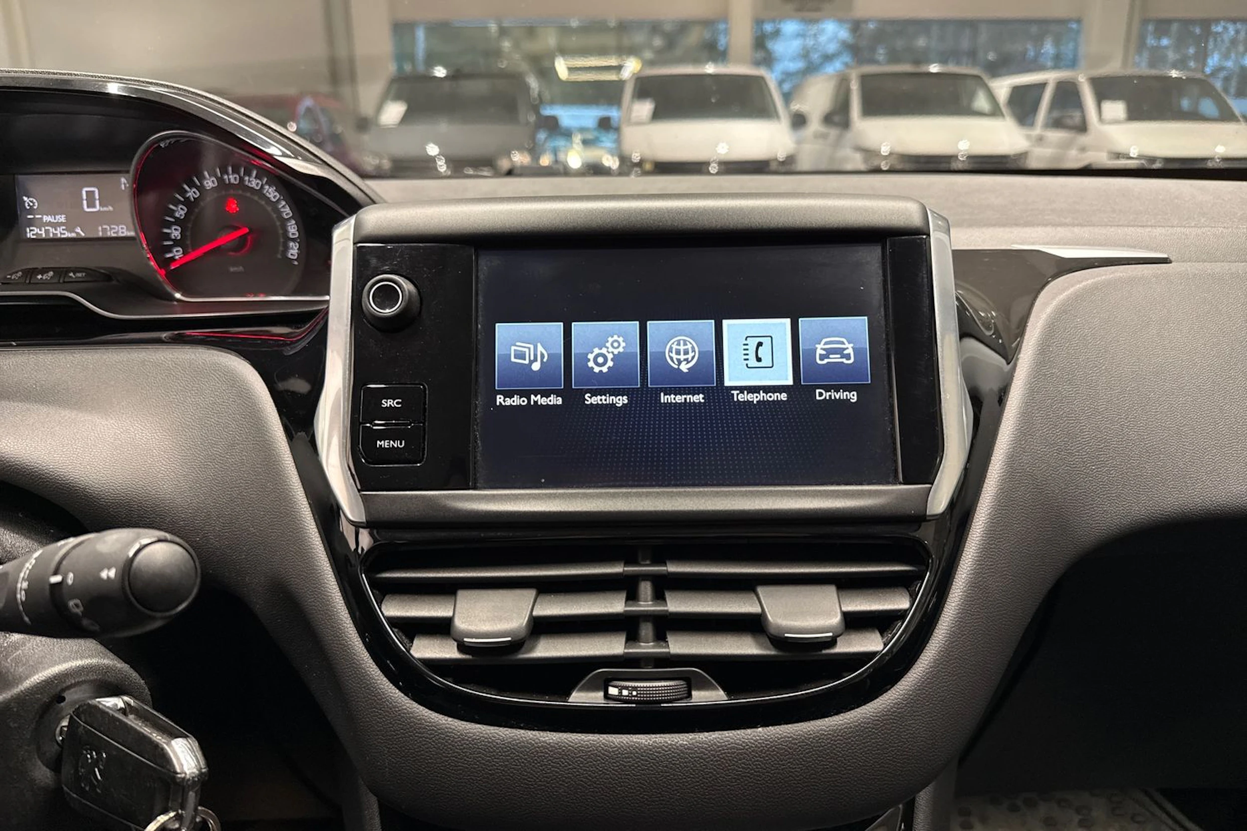 Valkoinen Peugeot 208 2015 kuva 15.